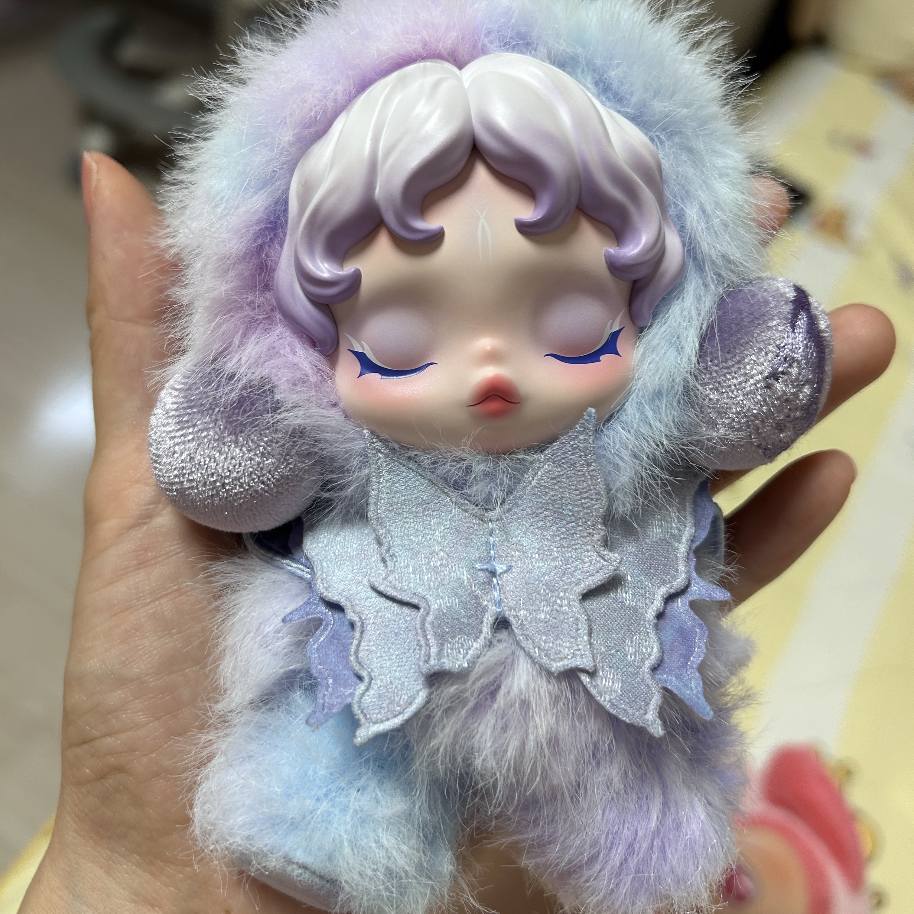 Pop Mart Skullpanda L’Impressionnisme Series Plush Doll Lightning (Opened Case) 착용 스타일
