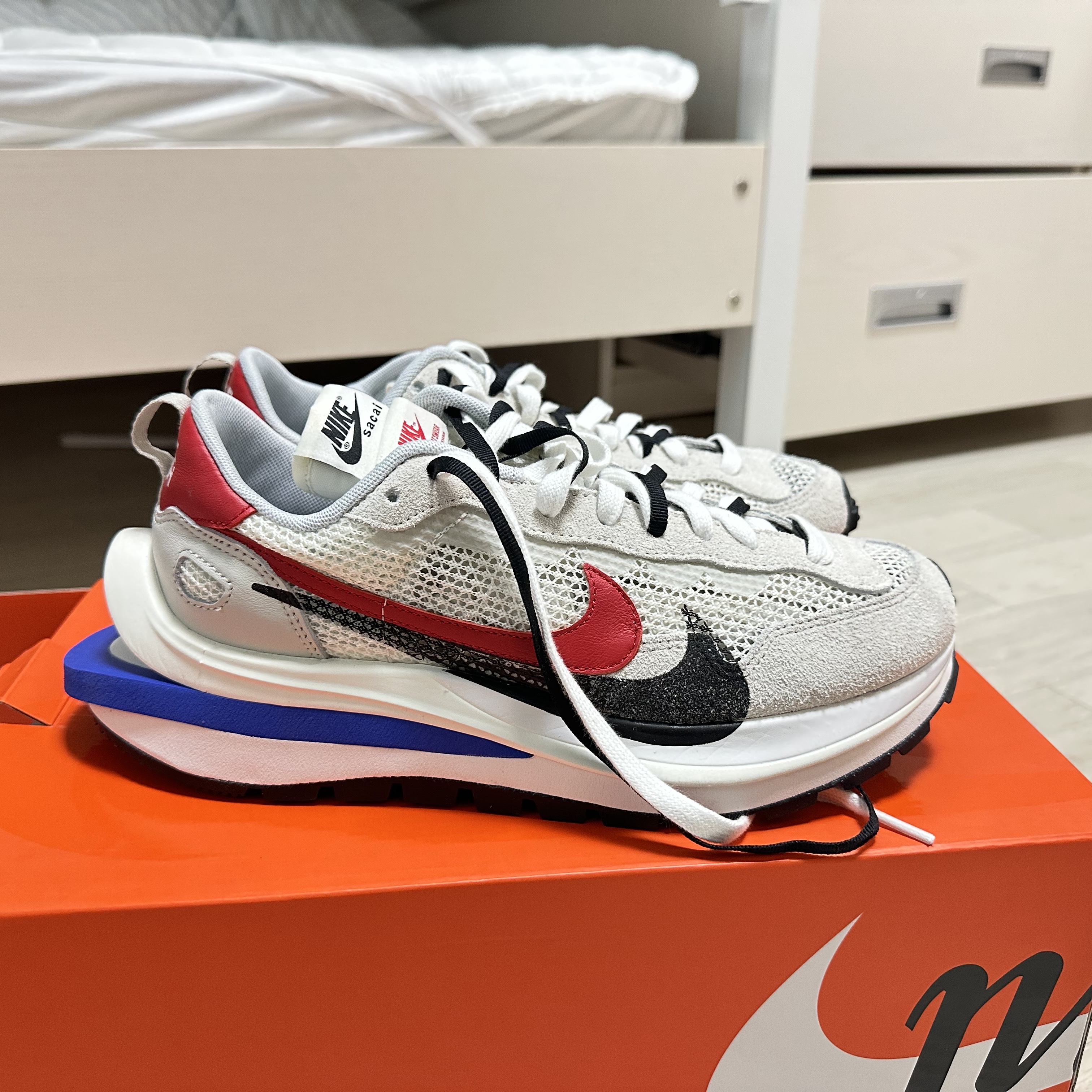 Nike x Sacai VaporWaffle Royal Fuchsia 착용 스타일 - 6