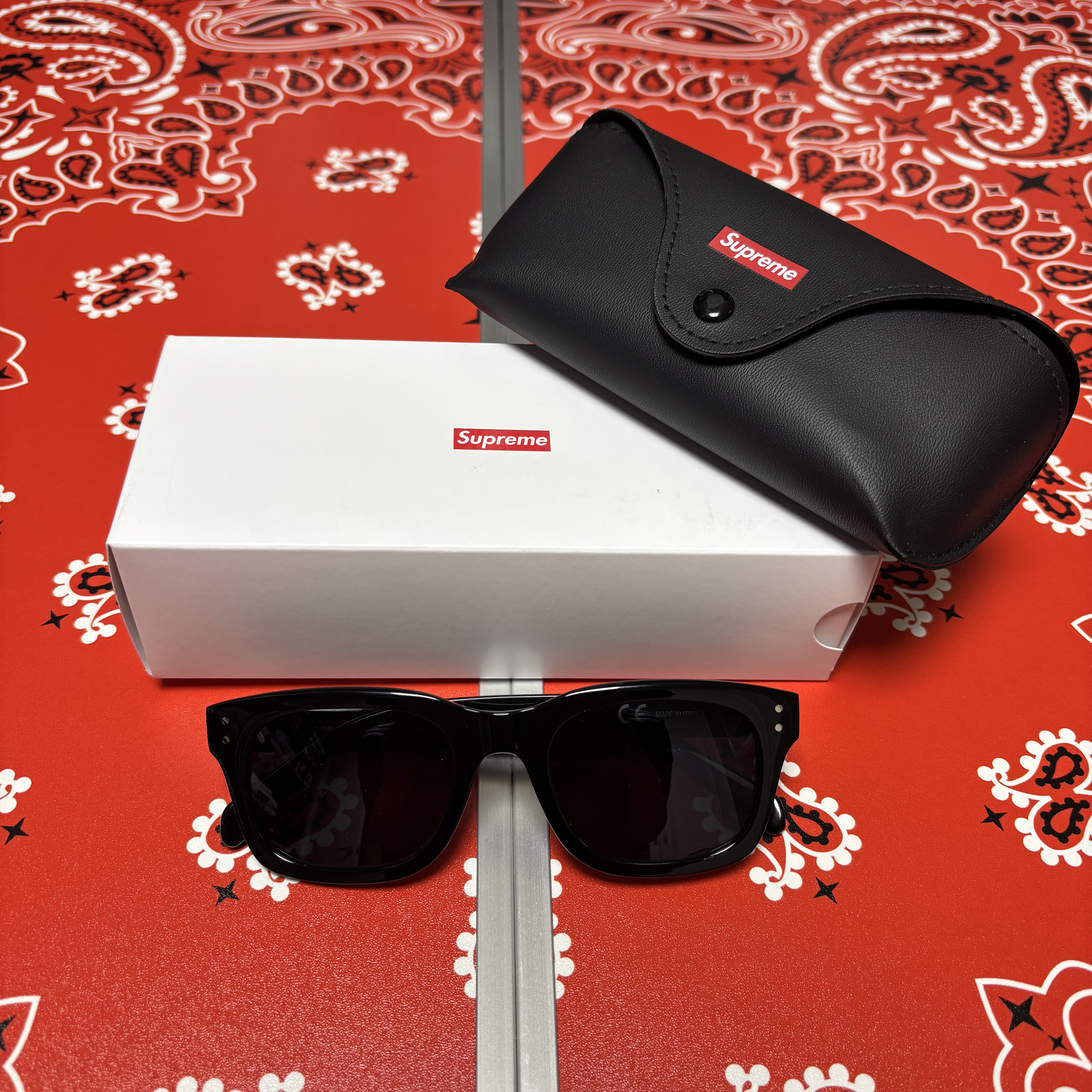 Supreme Avon Sunglasses Black - 25SS 착용 스타일 - 2