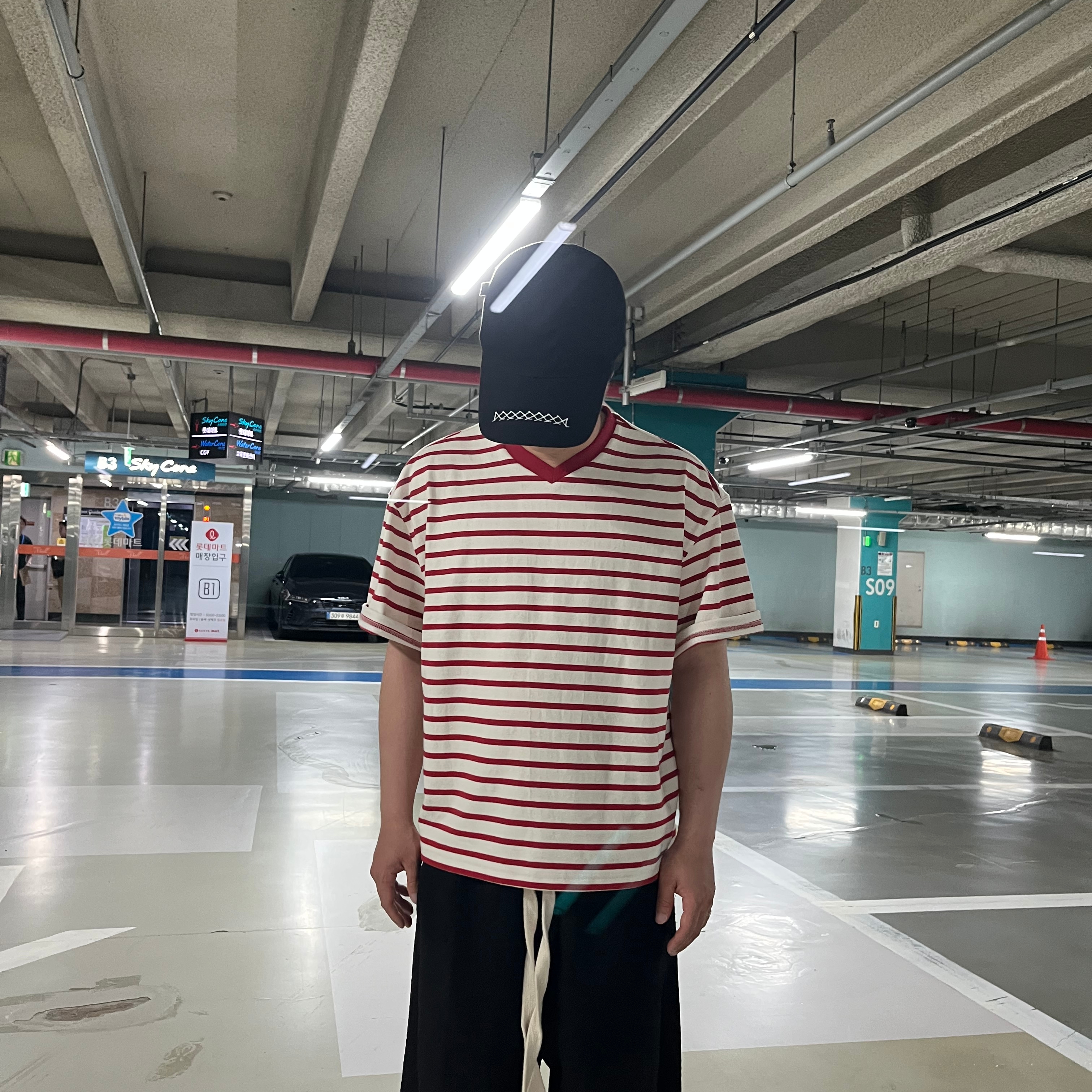 Nonnod Cropped V-neck T-shirt Red stripe, Nonnod Capri Pajama Pants Jacquard Black 착용 스타일 - 1