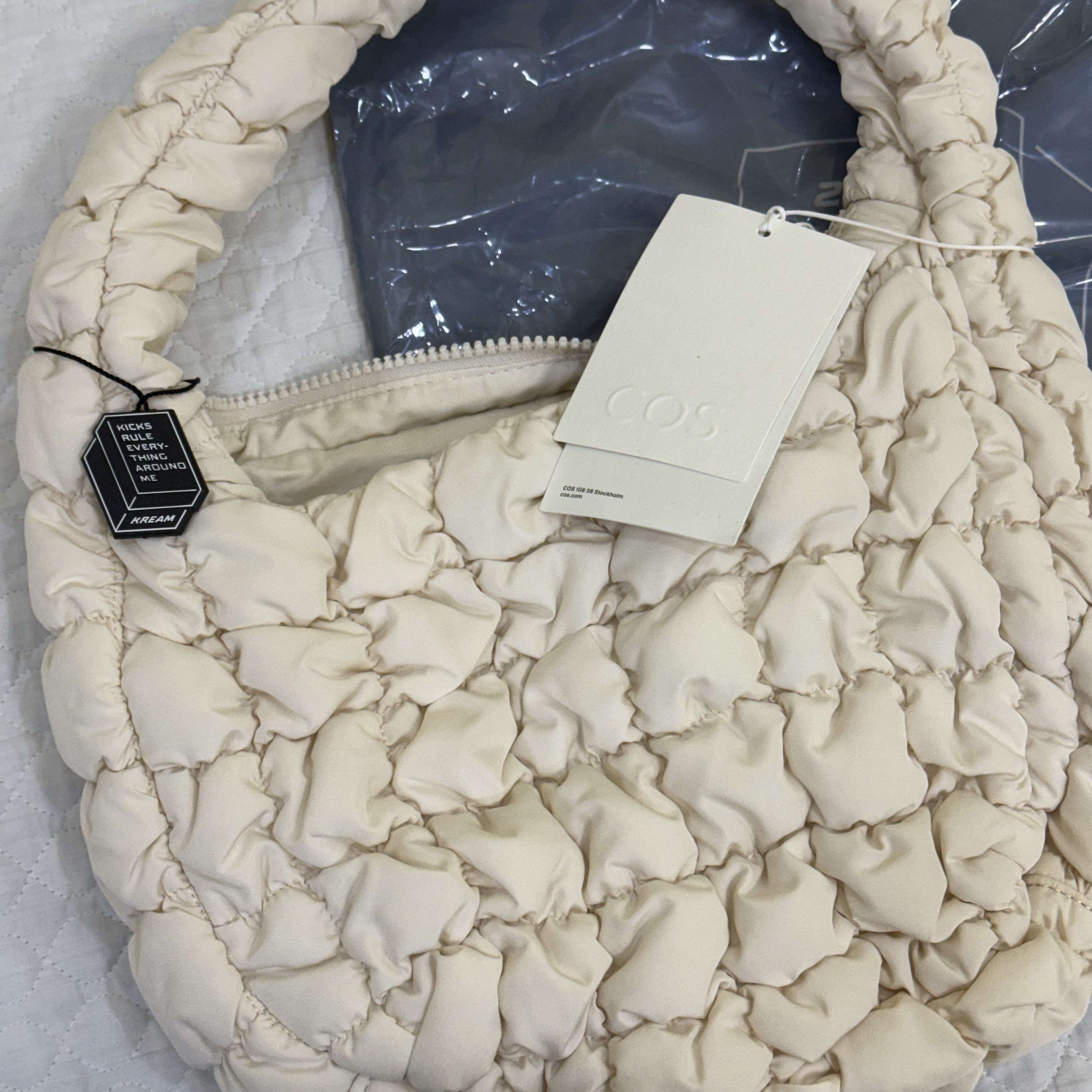 COS Quilted Mini Bag Cream 착용 스타일