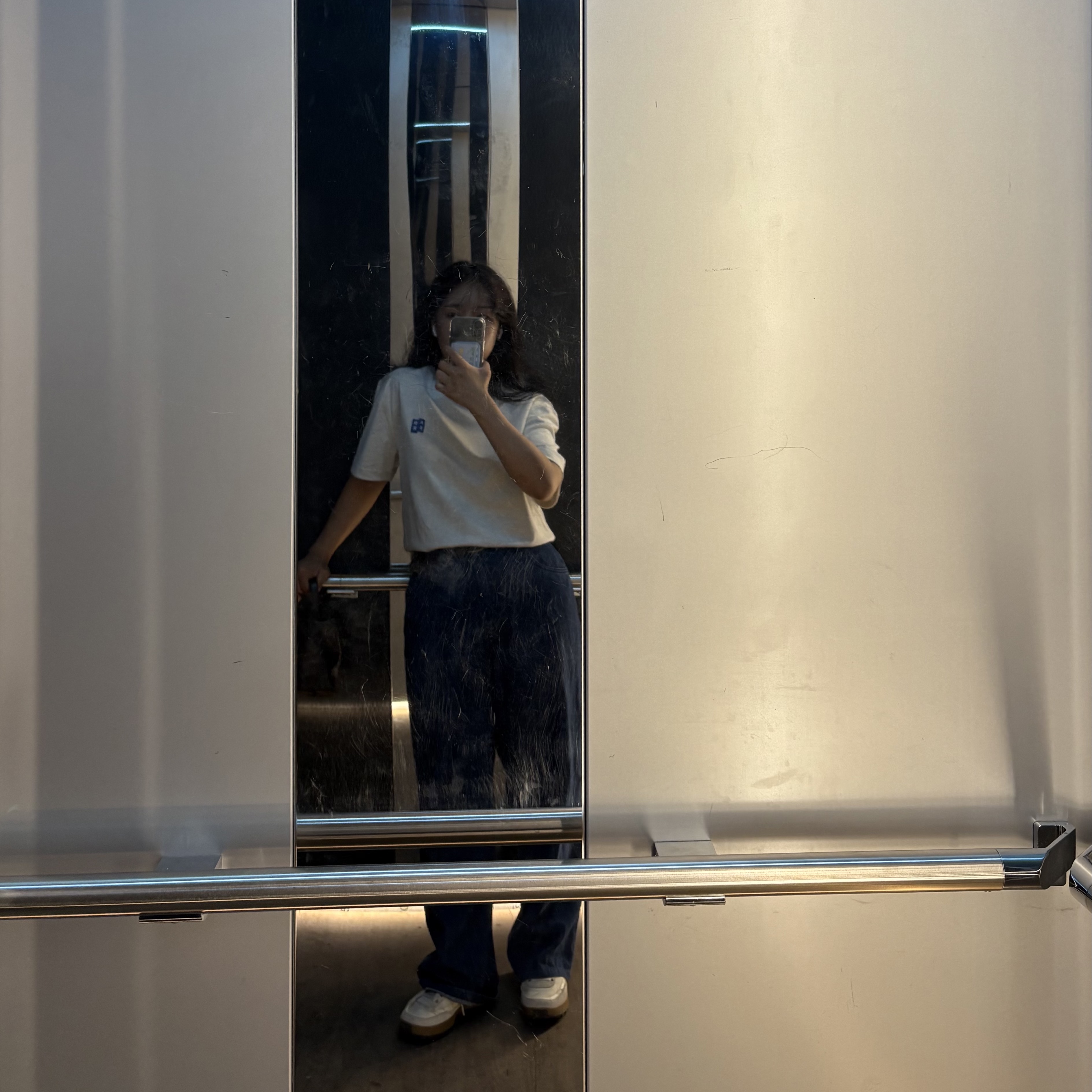 Ader Error Sig; BL Tag T-Shirt 01 Oatmeal, Nike x Tom Sachs General Purpose Shoe Light Cream 착용 스타일