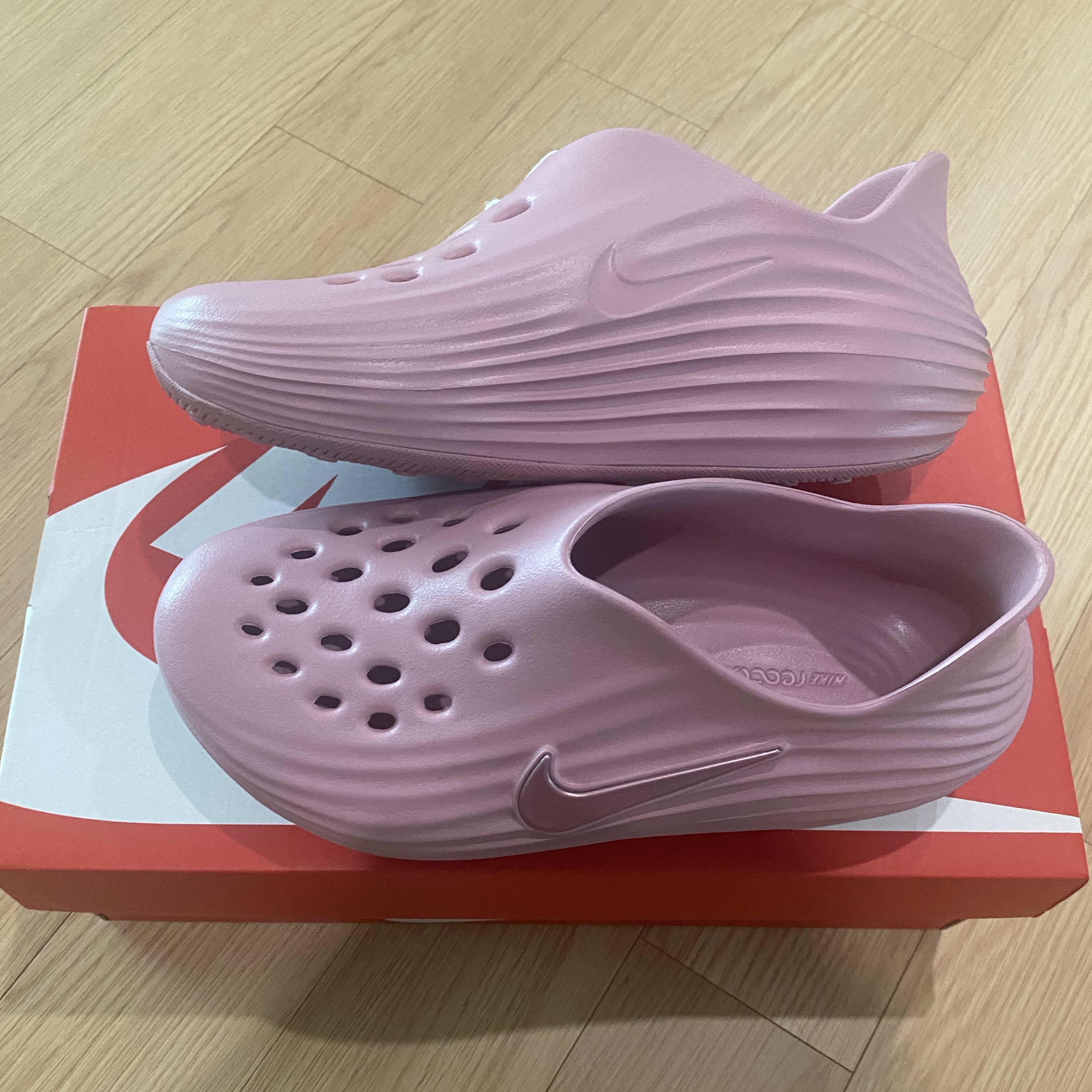 (W) Nike ReactX Rejuven8 Elemental Pink 착용 스타일