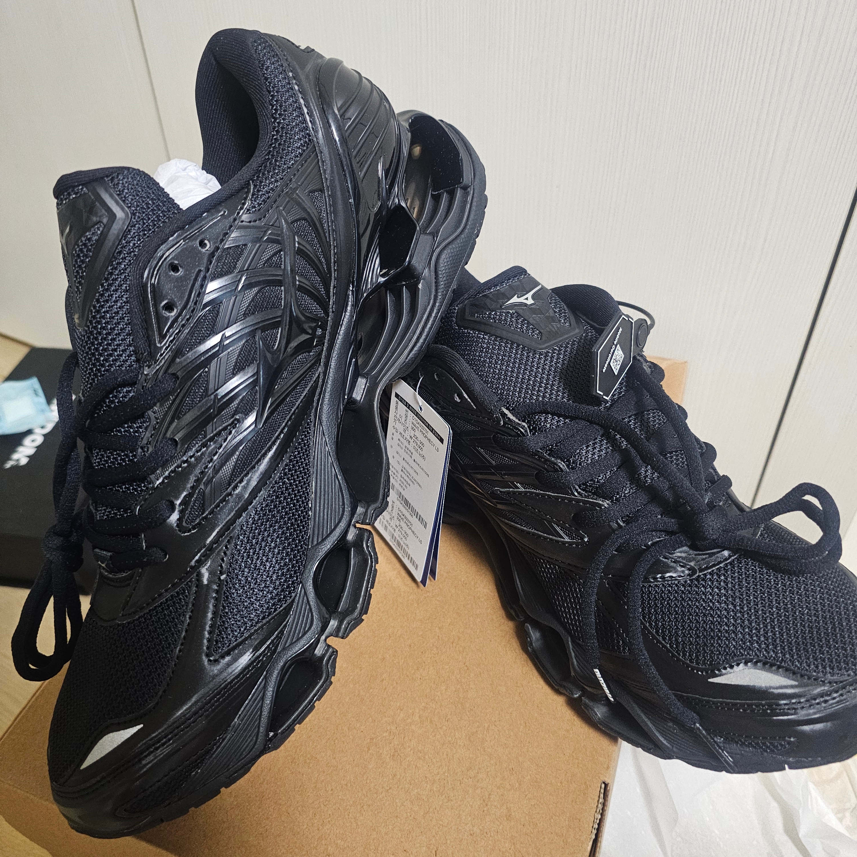 Mizuno Wave Prophecy LS Black 착용 스타일