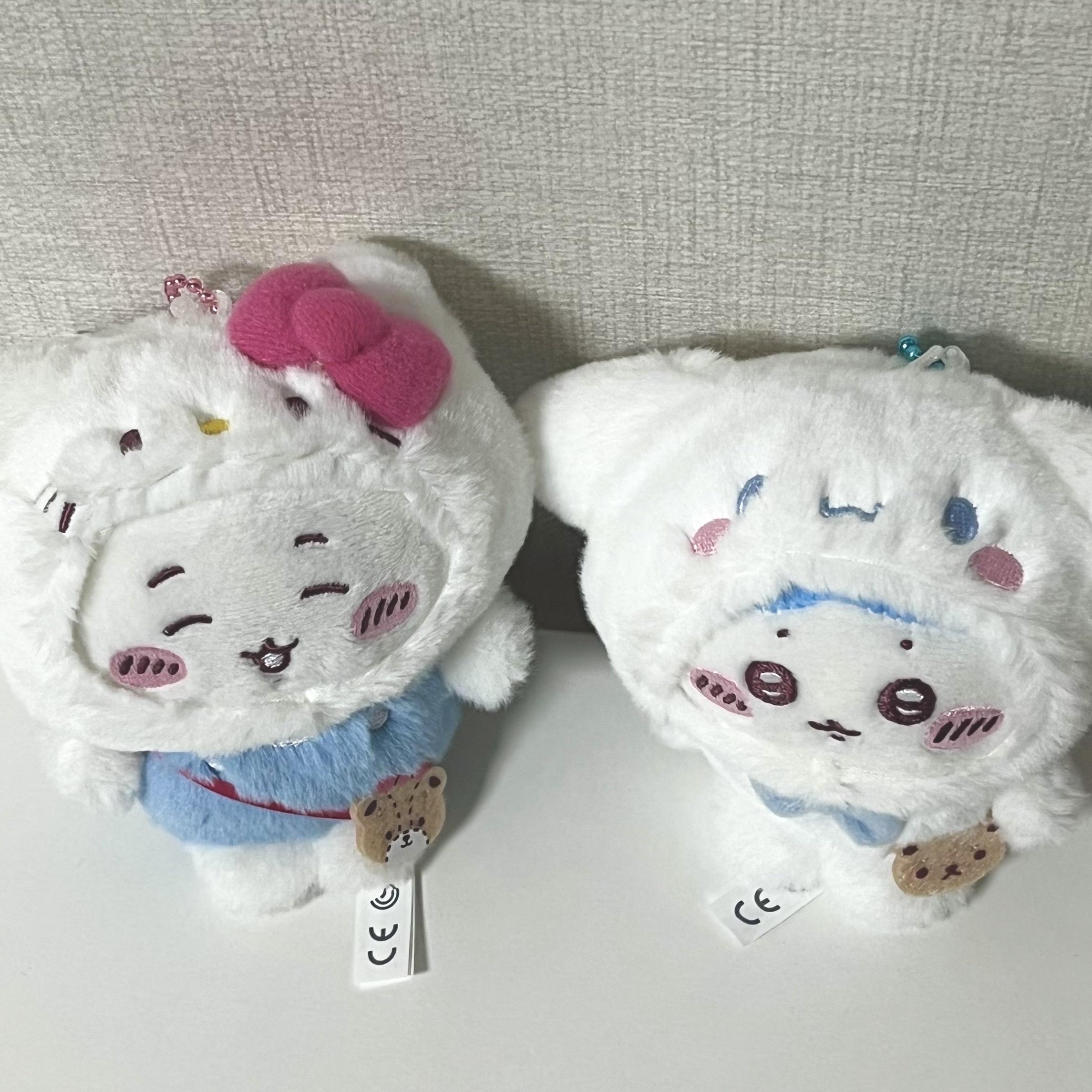 Sanrio x Chiikawa Hello Kitty Chiikawa Mascot Holder Chiikawa, Sanrio x Chiikawa Cinnamoroll Chiikawa Mascot Holder Hachiware 착용 스타일 - 2