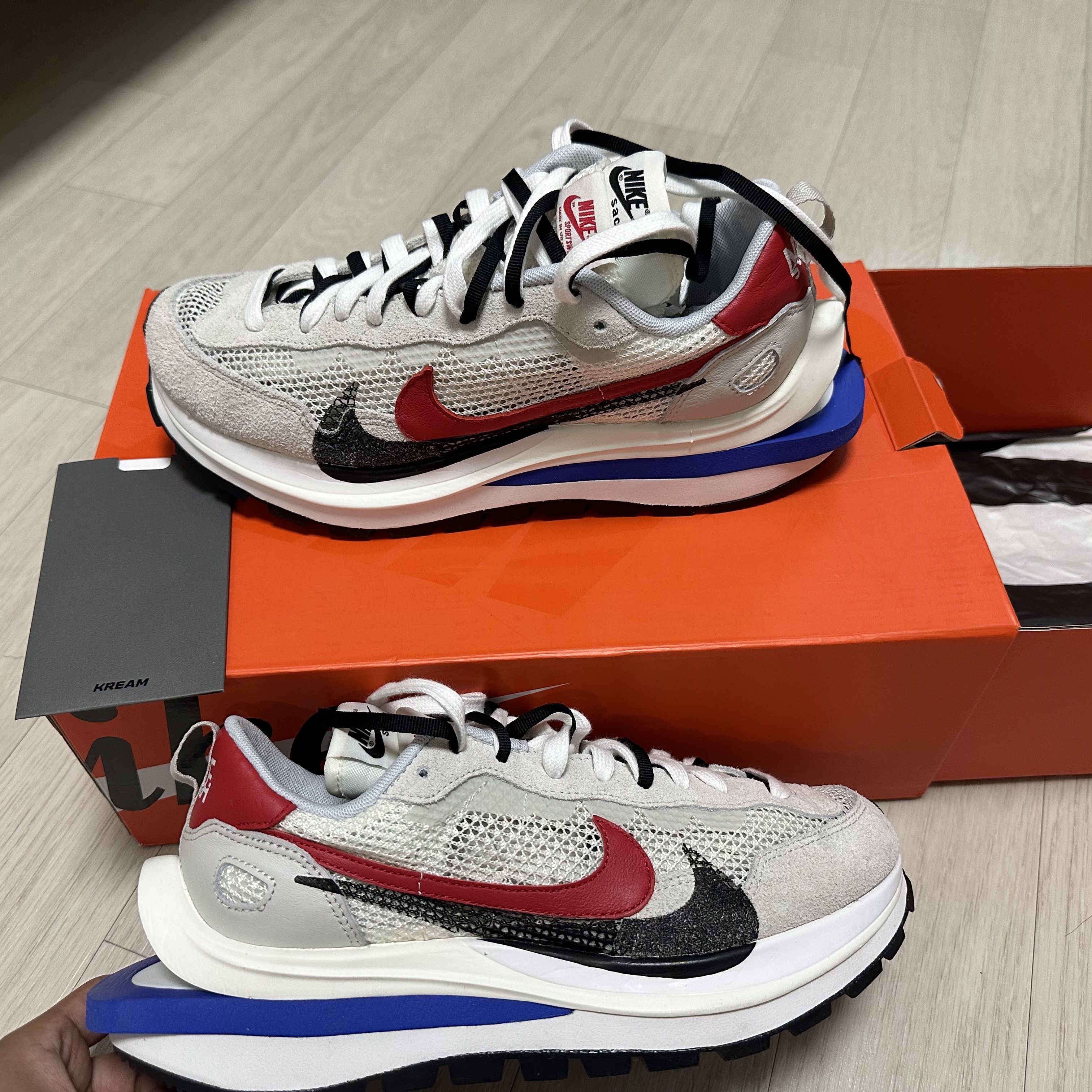 Nike x Sacai VaporWaffle Royal Fuchsia 착용 스타일 - 5