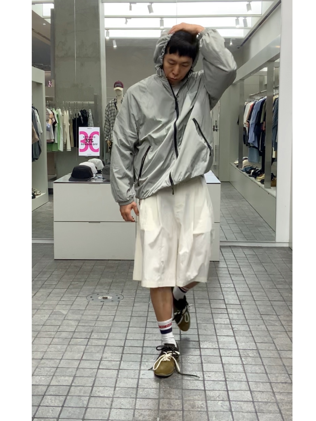 Undermycar Mu.105 Anti Fxxking Logo Play Regular Fit Nylon Windbreaker Gray, Undermycar Mu.110 Original Logo Pinched hem Banding Bermuda Shorts Ivory 착용 스타일 - 1
