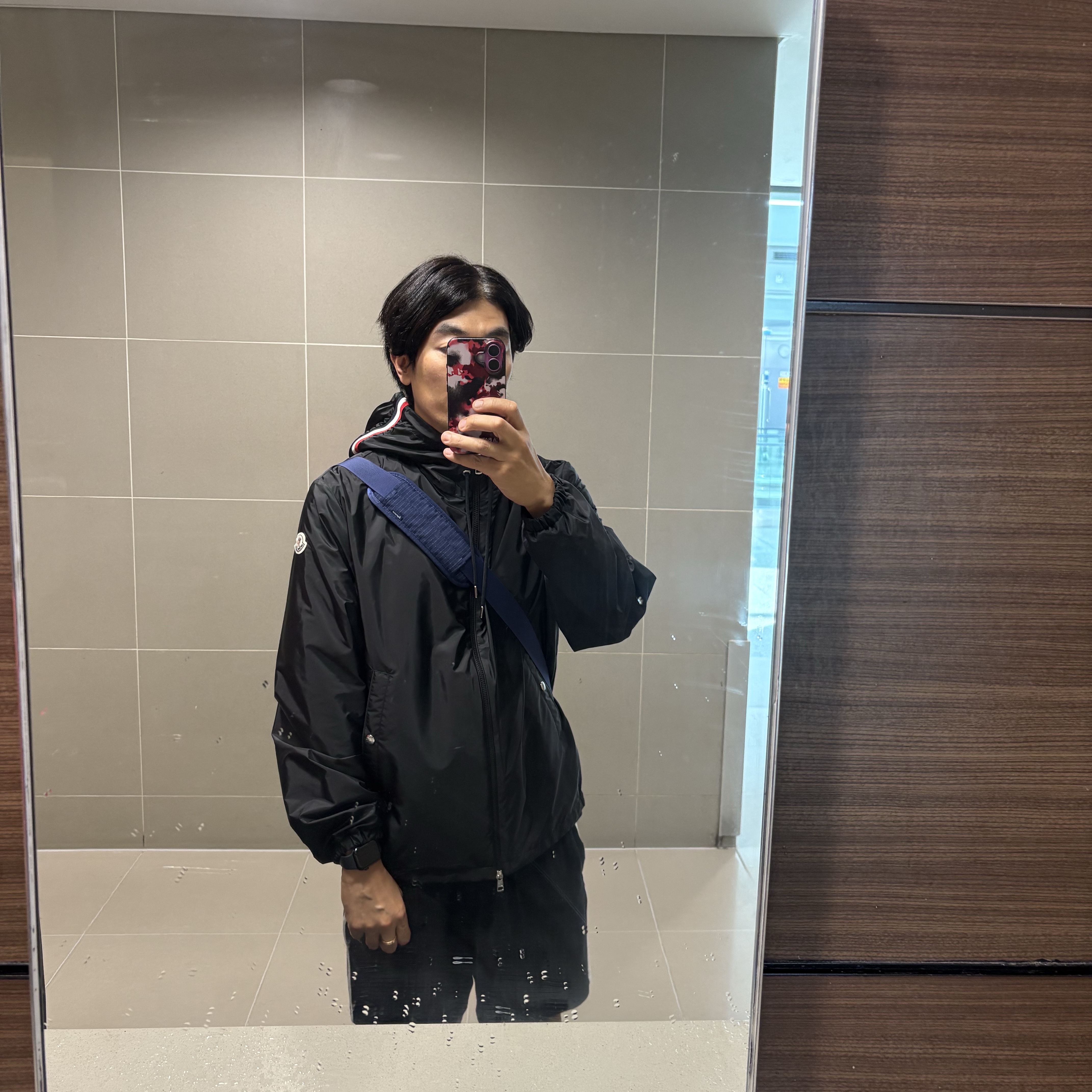 Moncler Grimpeurs Hooded Windbreaker Black - 25SS 착용 스타일