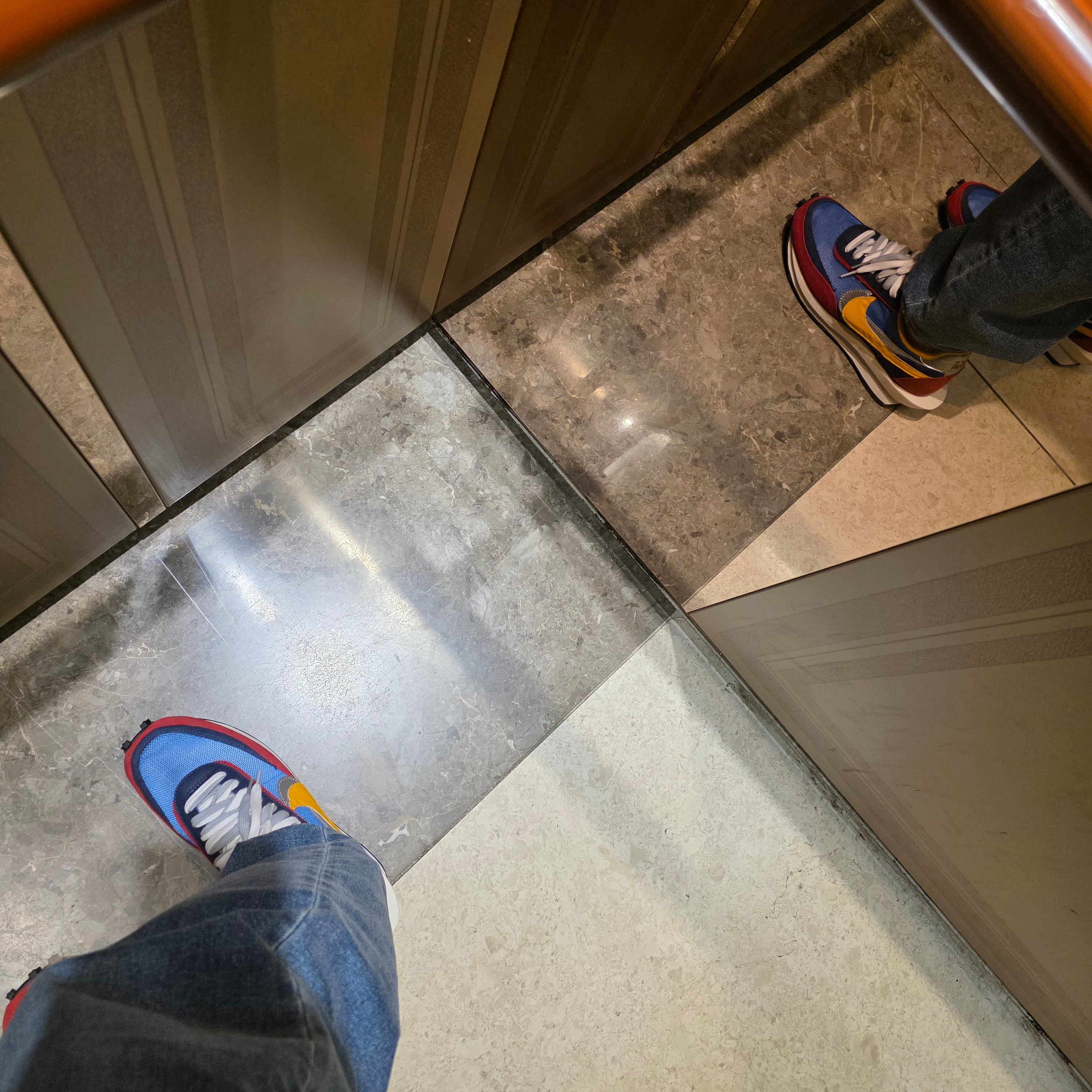 Nike x Sacai LDWaffle Blue Multi 착용 스타일 - 3