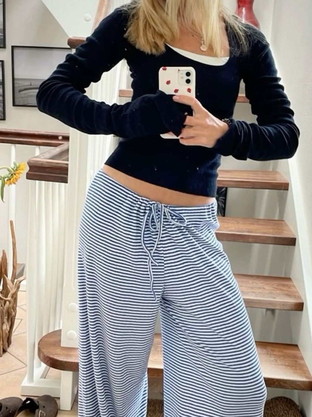 Lazyz Cozy Lazy Stripe Wide Sweatpants Gray, Lazyz Cozy Lazy Stripe Wide Sweatpants Red 착용 스타일 - 5
