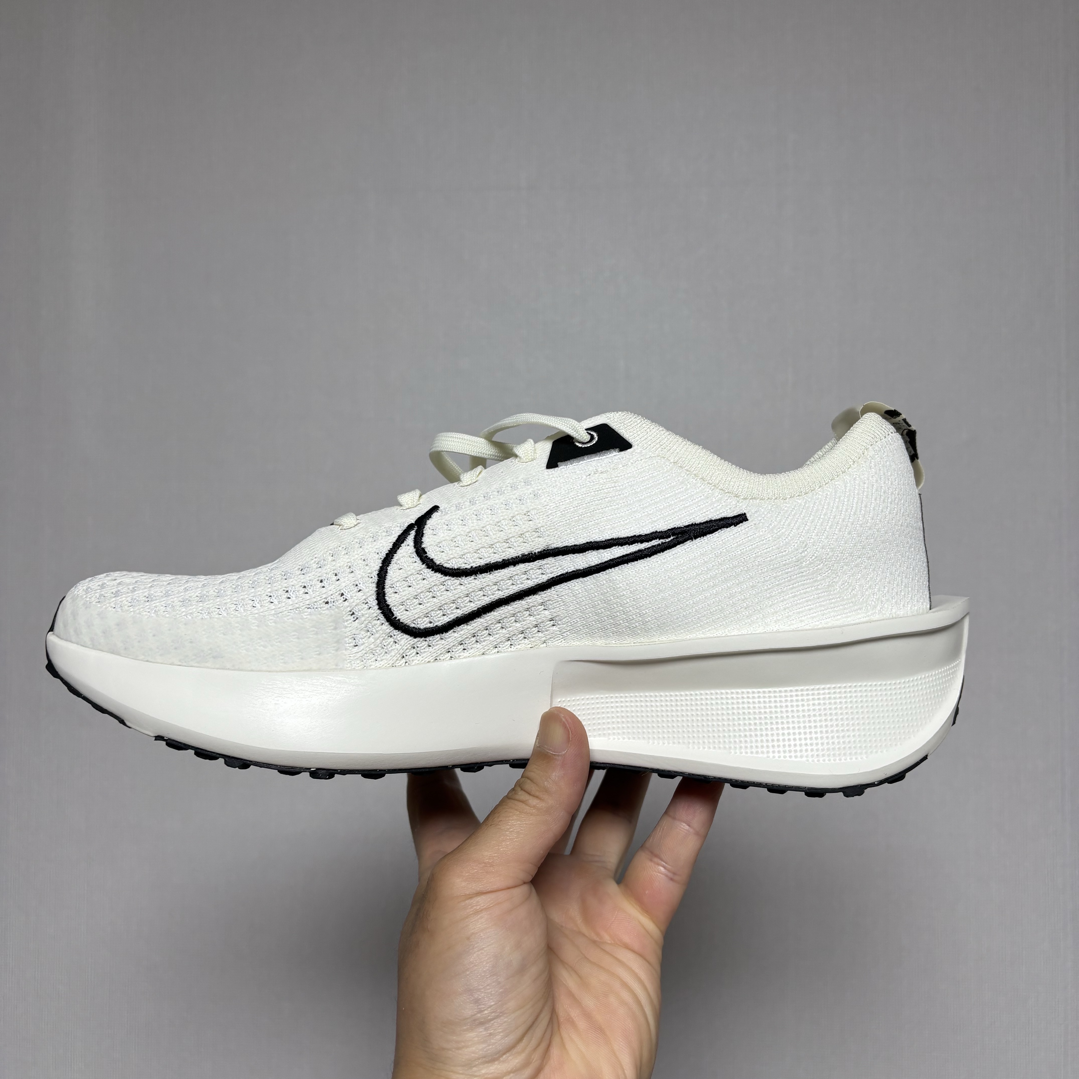 Nike Interact Run SE Sail Black 착용 스타일