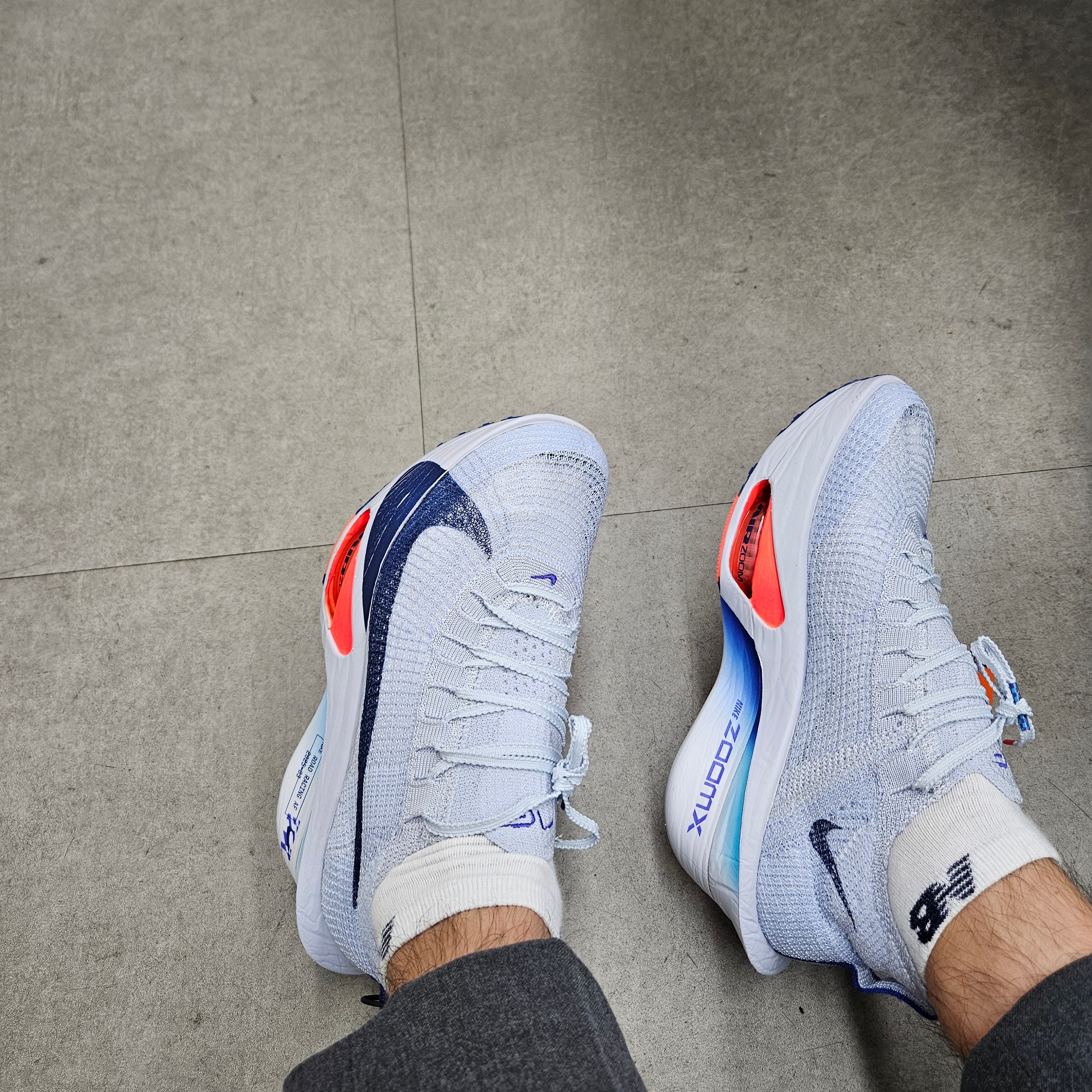 Nike Air Zoom Alphafly Next% 3 Football Grey Ghost 착용 스타일 - 4