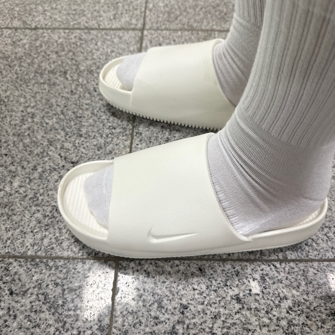 Nike Calm Slide Sail 착용 스타일
