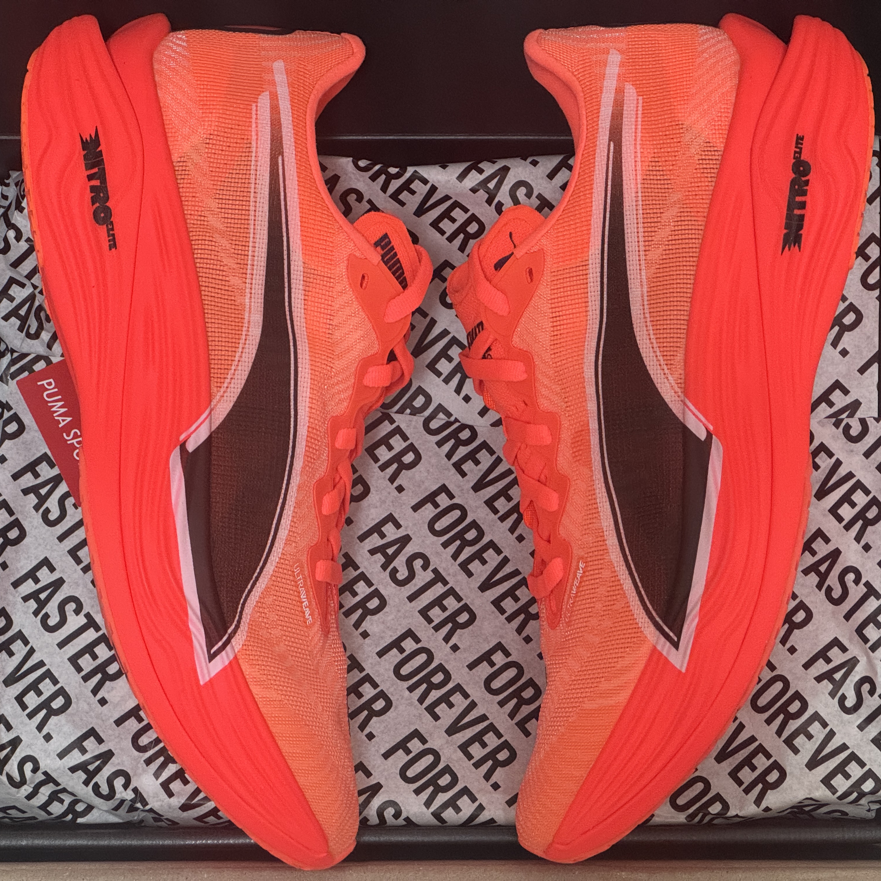 Puma Deviate Nitro Elite 3 Glowing Red Black 착용 스타일 - 2