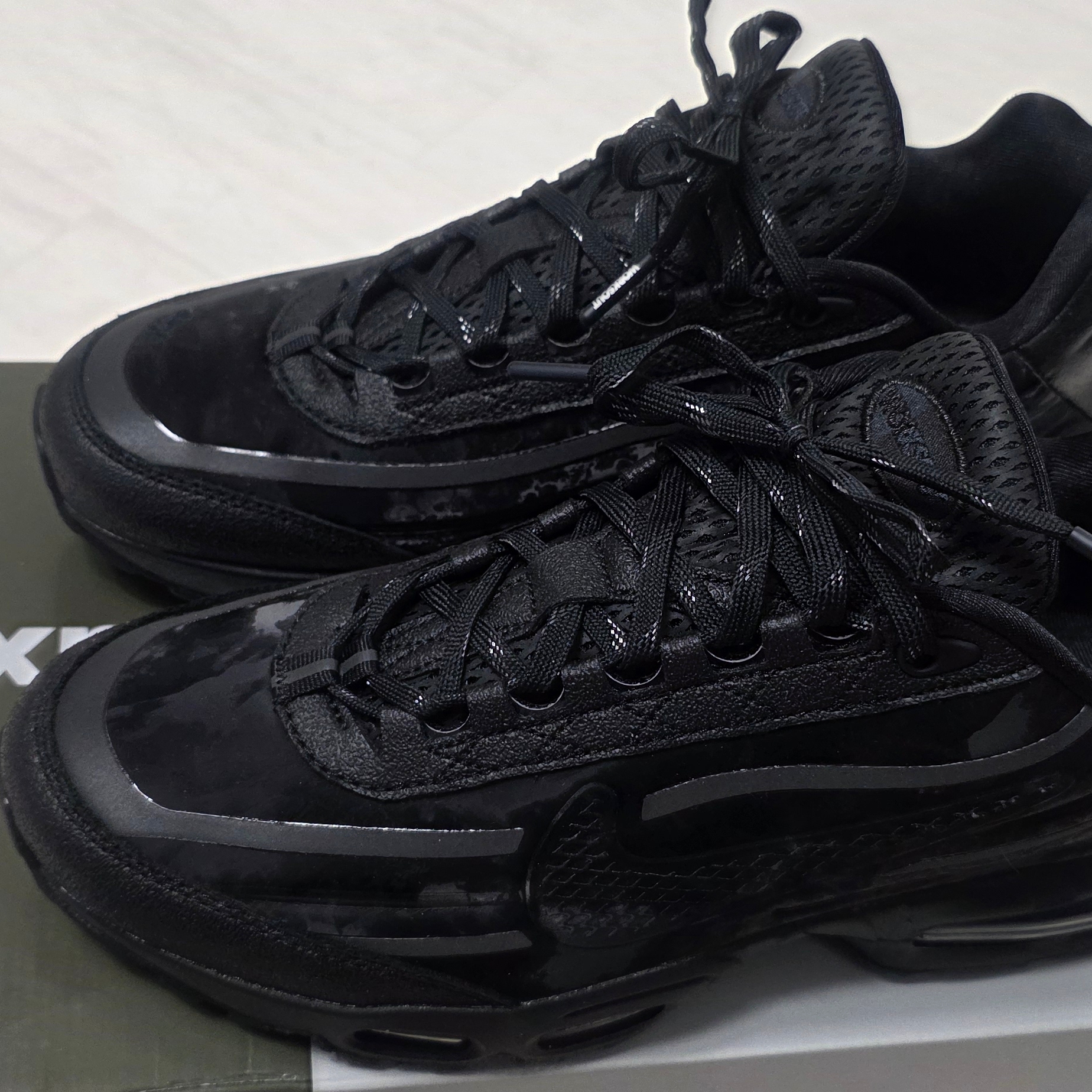 Nike x Worksout Air Max 95 Black Anthracite 착용 스타일 - 2