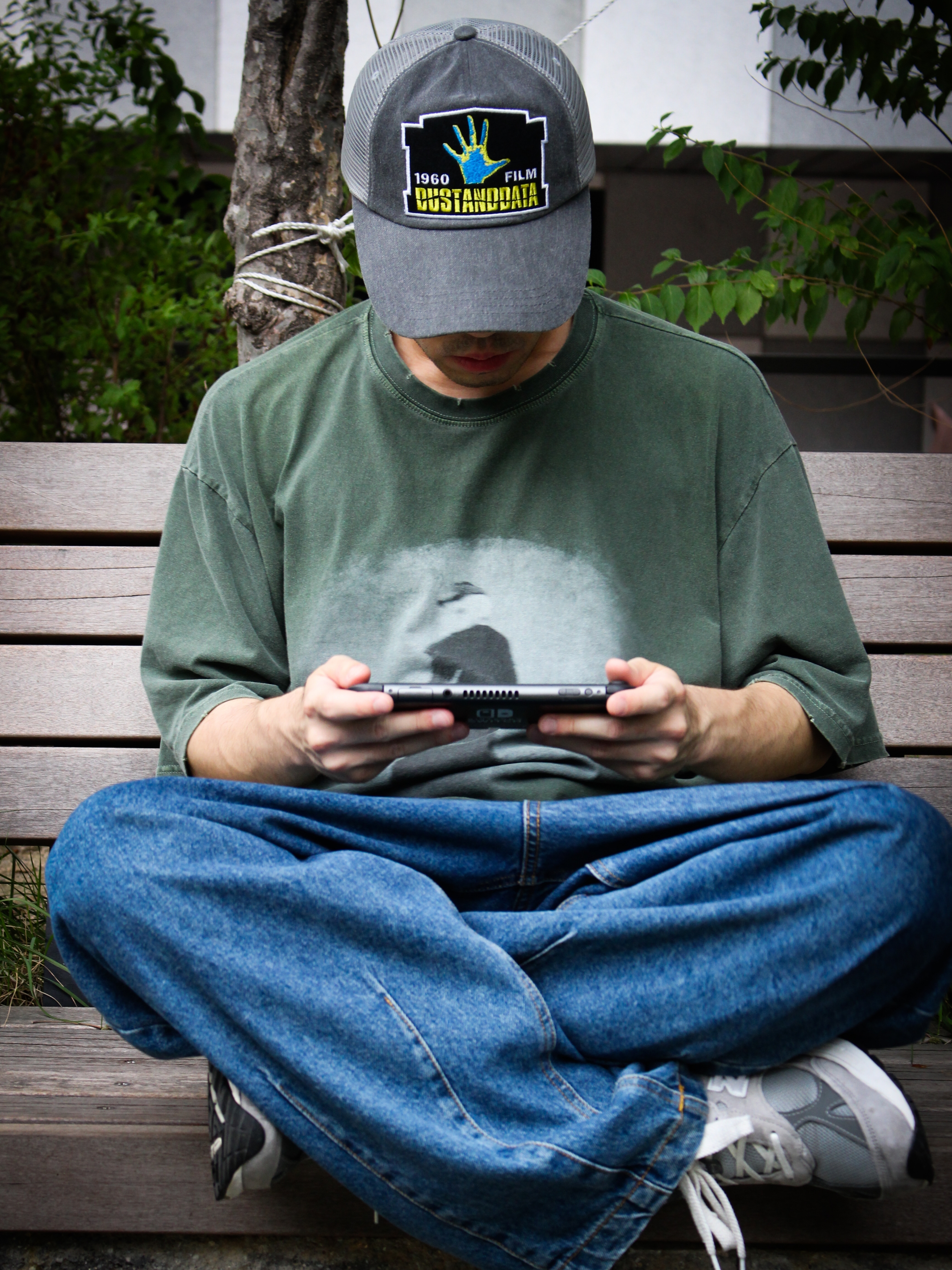Dust and Data Psycho Hand Trucker Cap Grey 착용 스타일