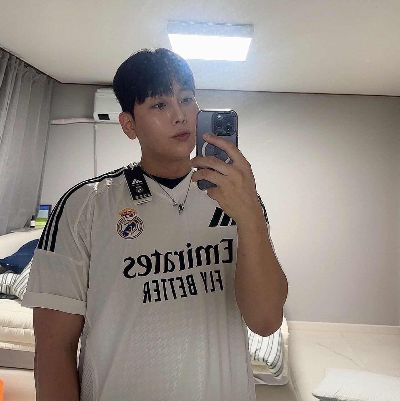 Adidas Real Madrid 2024/25 Home Jersey White - KR Sizing (Non Marking Ver.) 착용 스타일 - 2