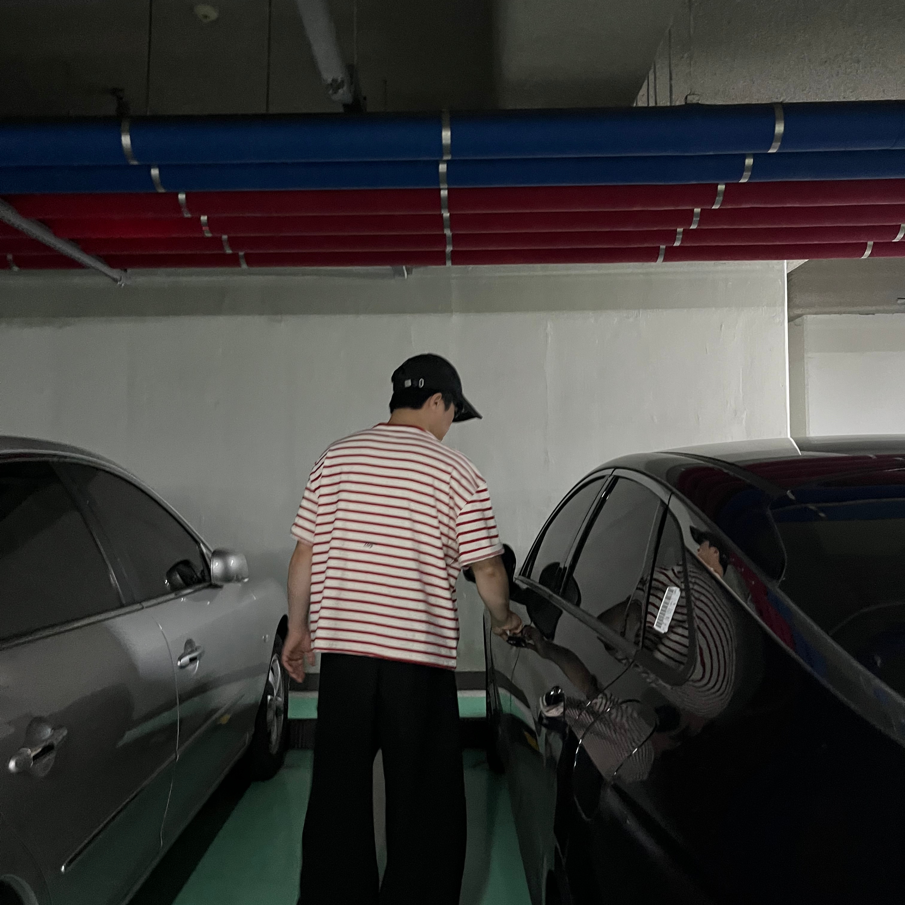 Nonnod Cropped V-neck T-shirt Red stripe, Nonnod Capri Pajama Pants Jacquard Black 착용 스타일 - 2