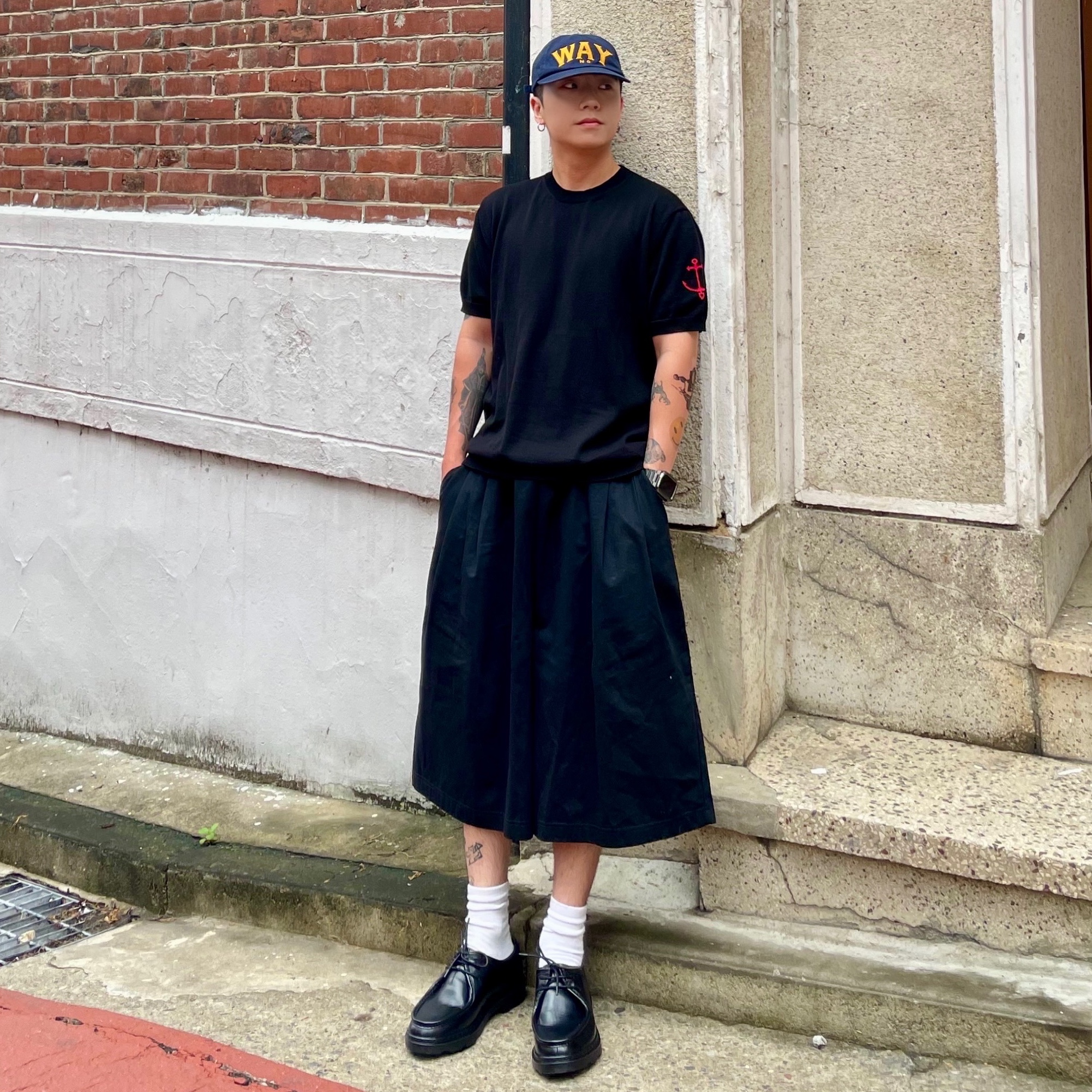 POSTMAN Tyrolean Black 착용 스타일