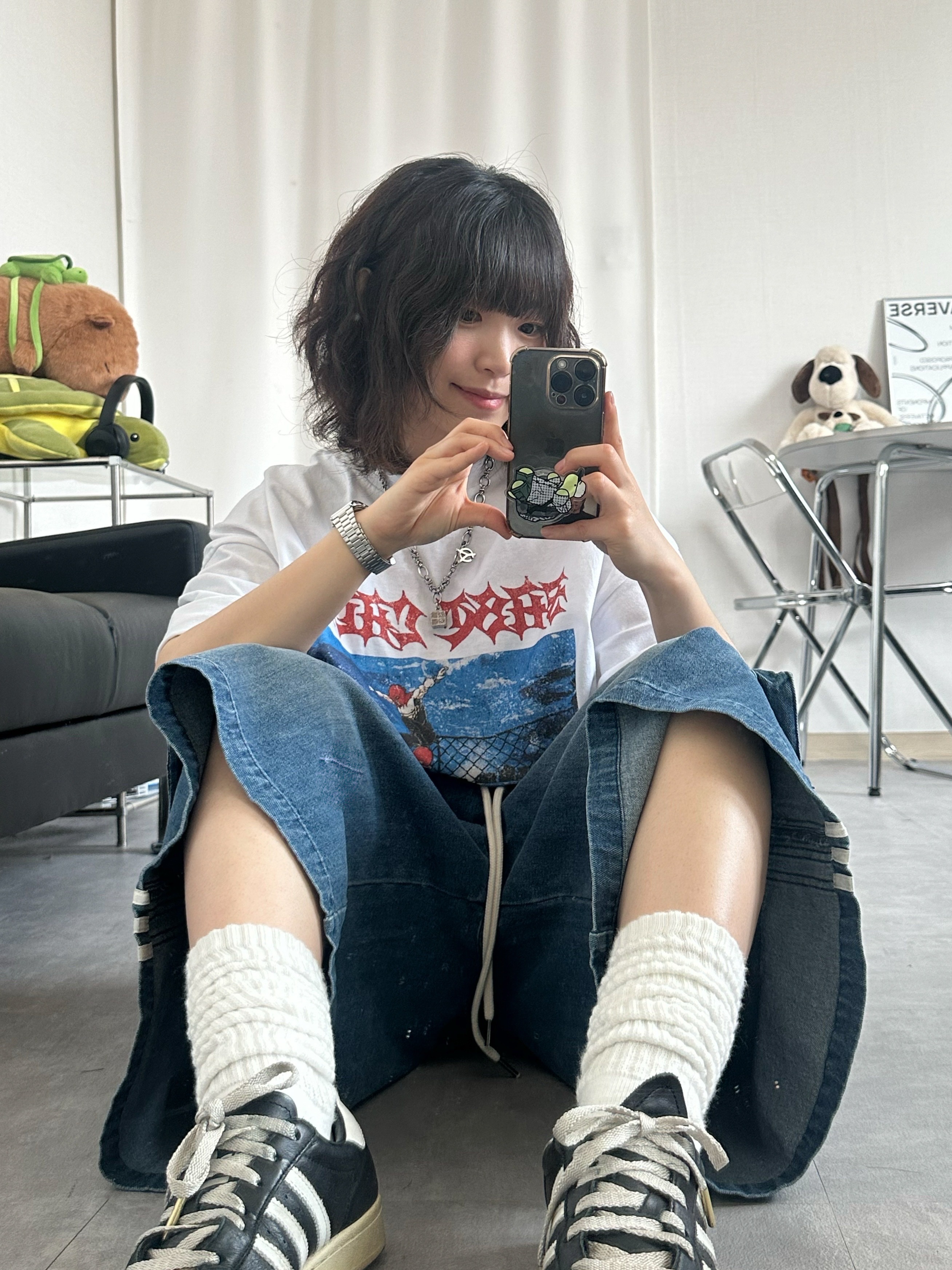 Adidas Superstar Premium Black White 착용 스타일 - 1