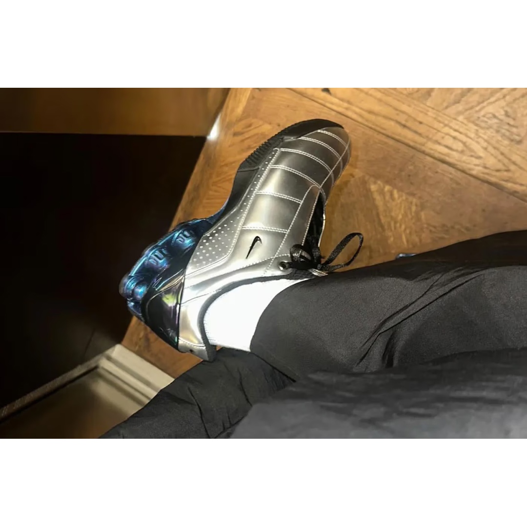 Nike Total 90 III SP Metallic Silver and Black, Nike Total 90 III SP Light Orewood Brown Black 착용 스타일 - 4