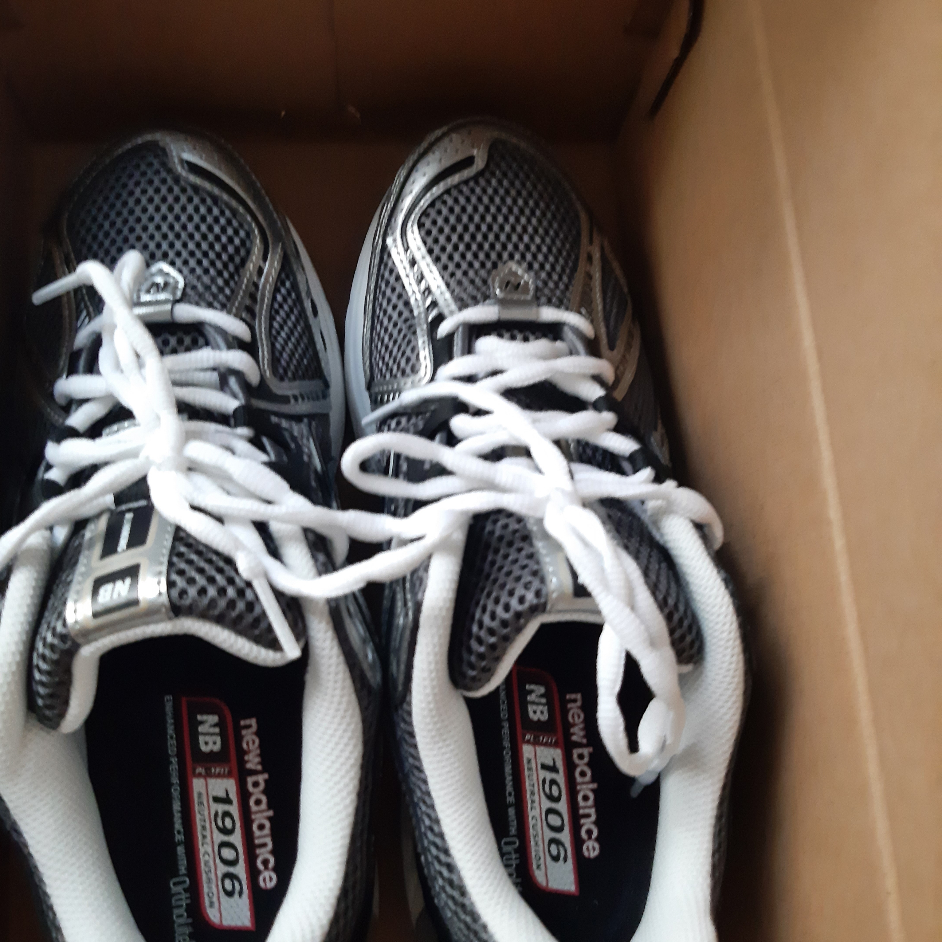 New Balance 1906 Silver Metallic 착용 스타일