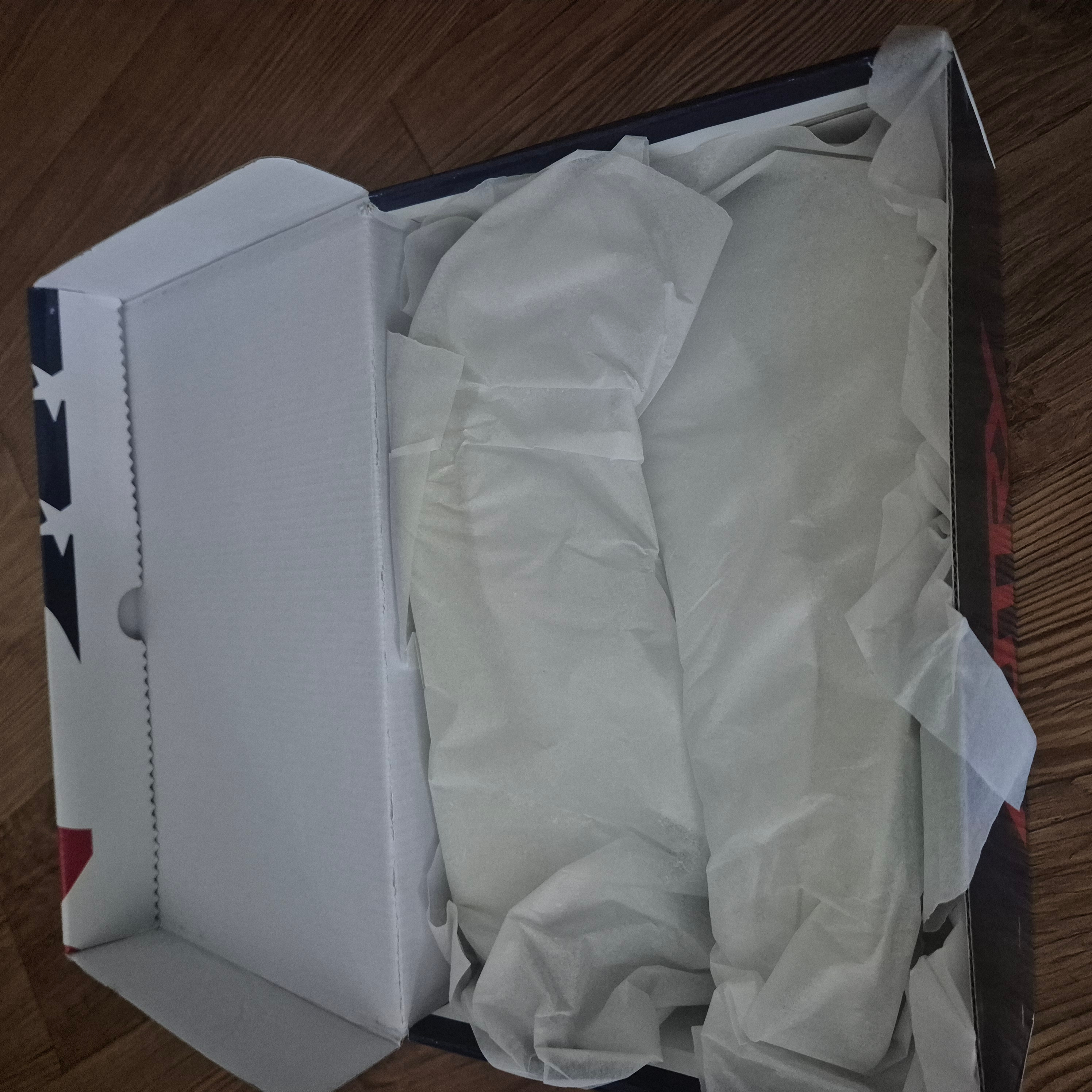 (W) Autry Medalist Low Goatskin Sneakers White 착용 스타일 - 2