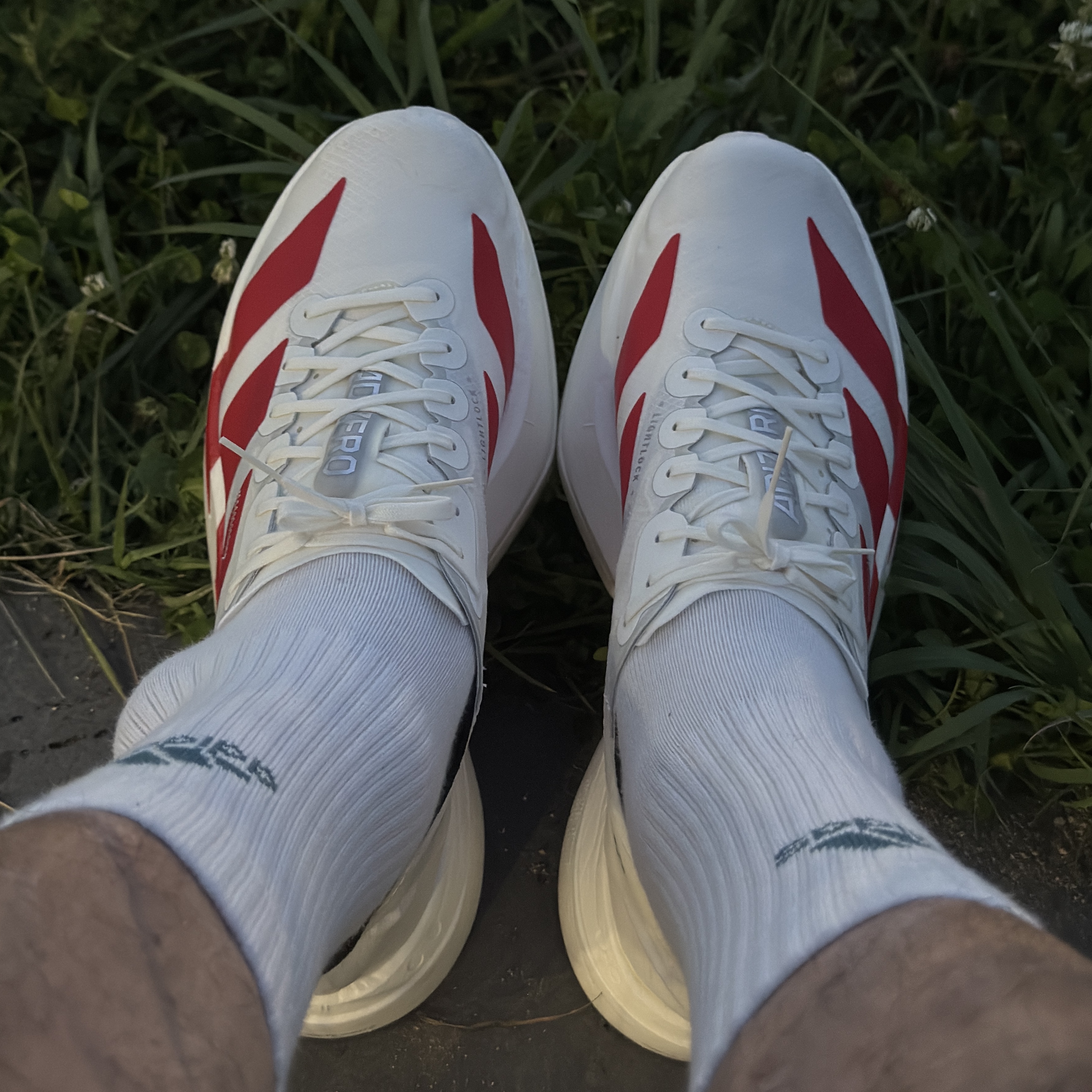 Adidas Adizero Adios Pro 4 Off White Better Scarlet 착용 스타일