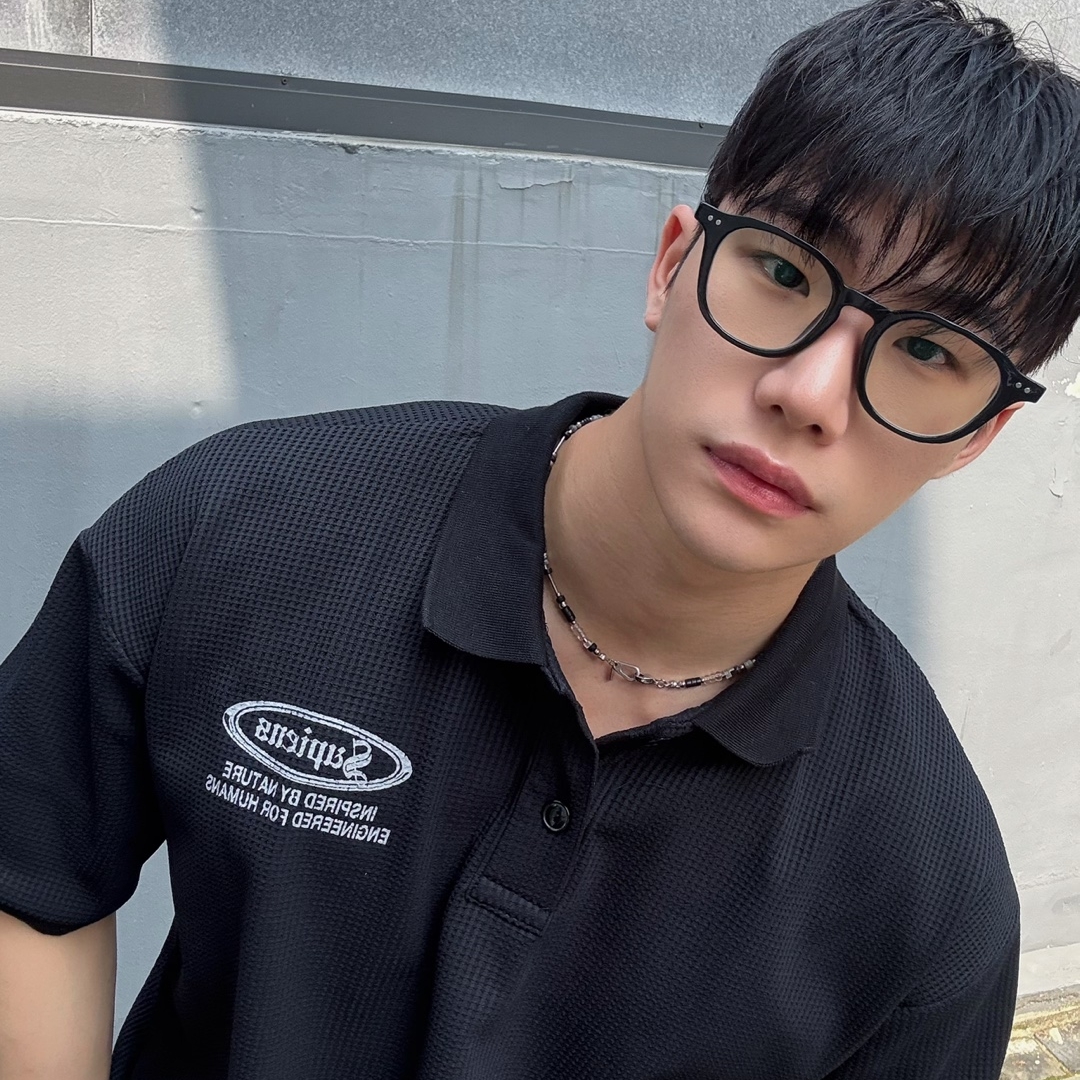 Sapiens Waffle Over Fit Polo Shirt Black, [KREAM 단독][예약 배송]  Sapiens Engineered Waffle Over Fit Shorts Black 착용 스타일 - 3
