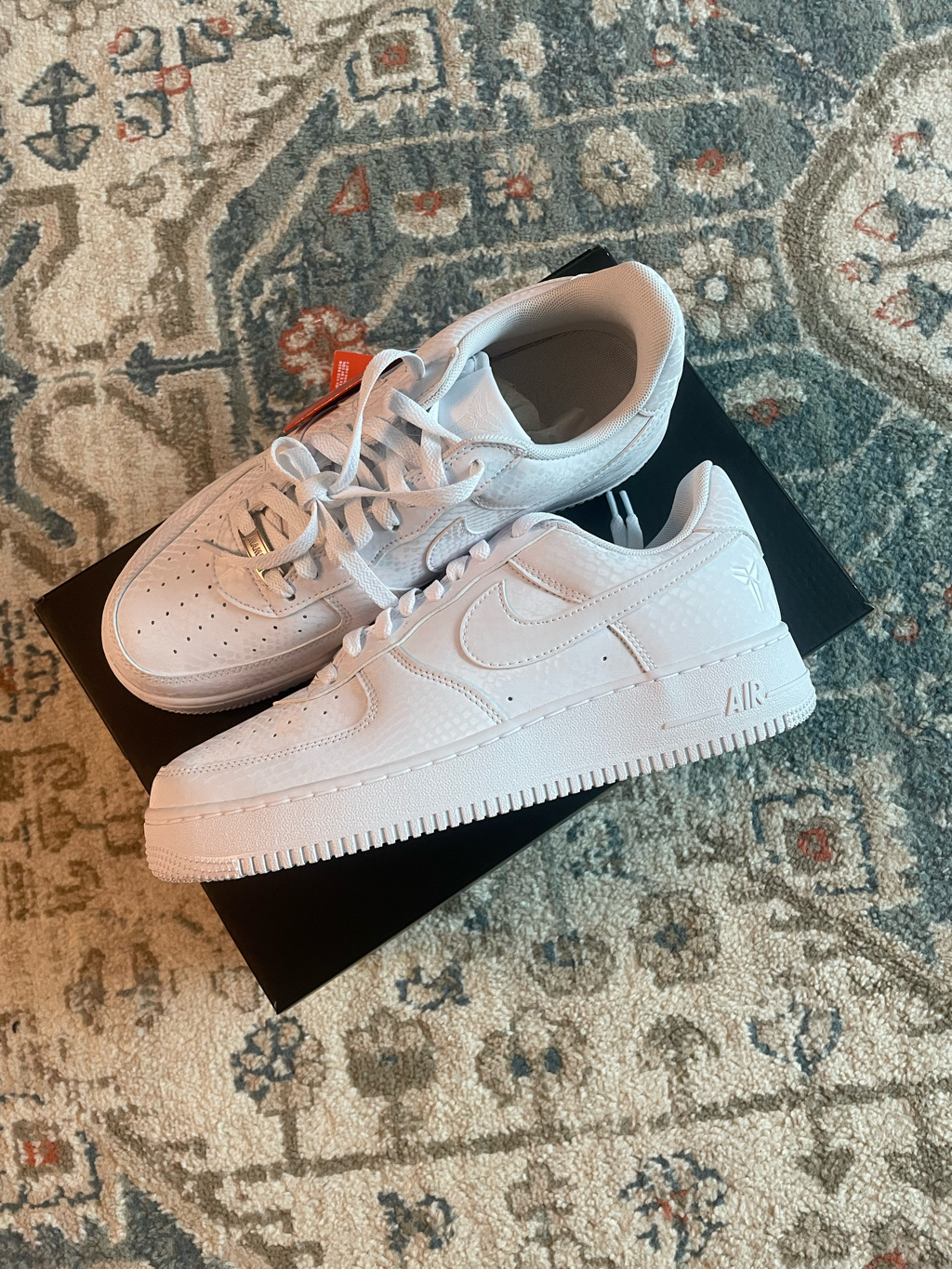 Nike x Kobe Bryant Air Force 1 Low Triple White 착용 스타일 - 1