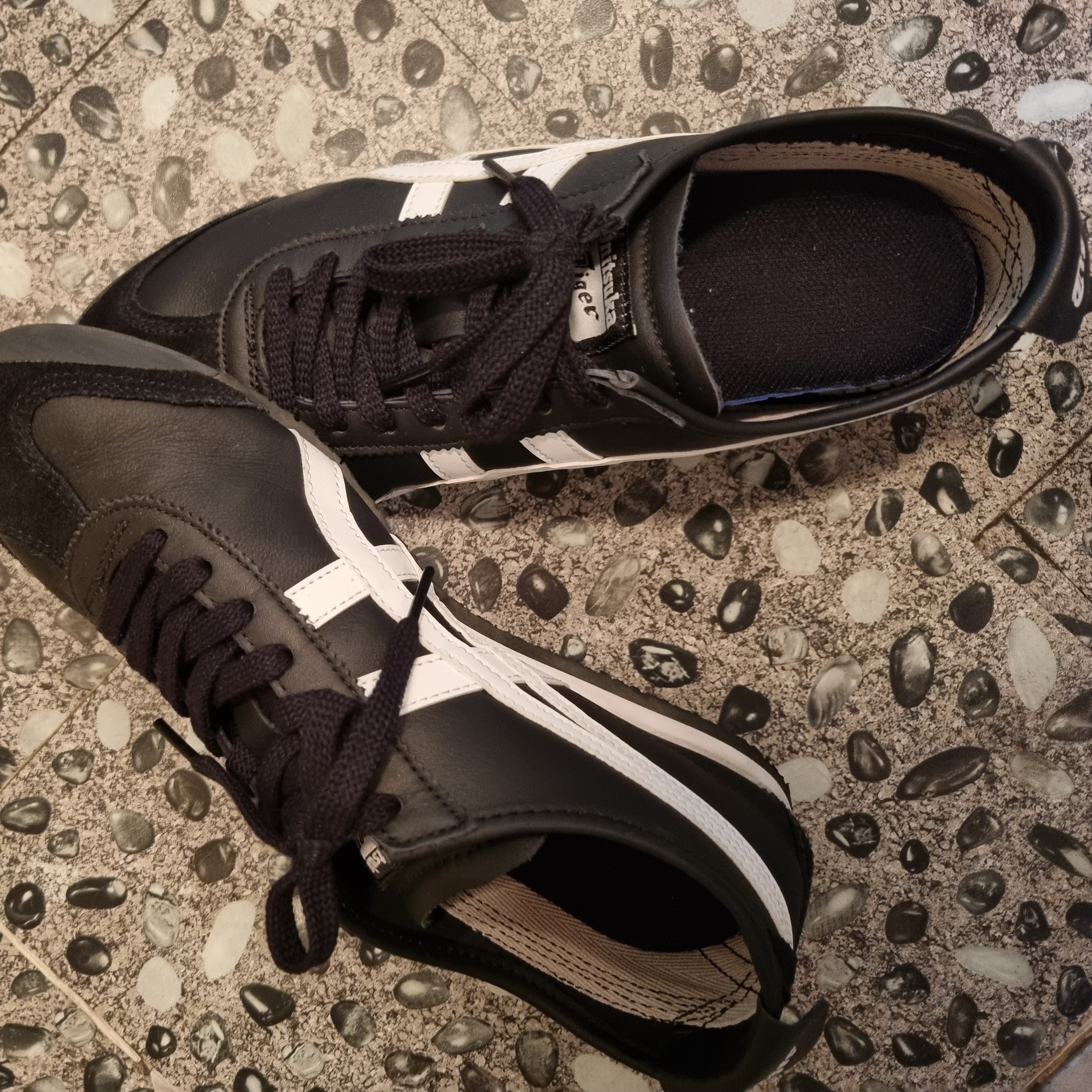 Onitsuka Tiger Mexico 66 Black White 착용 스타일 - 1