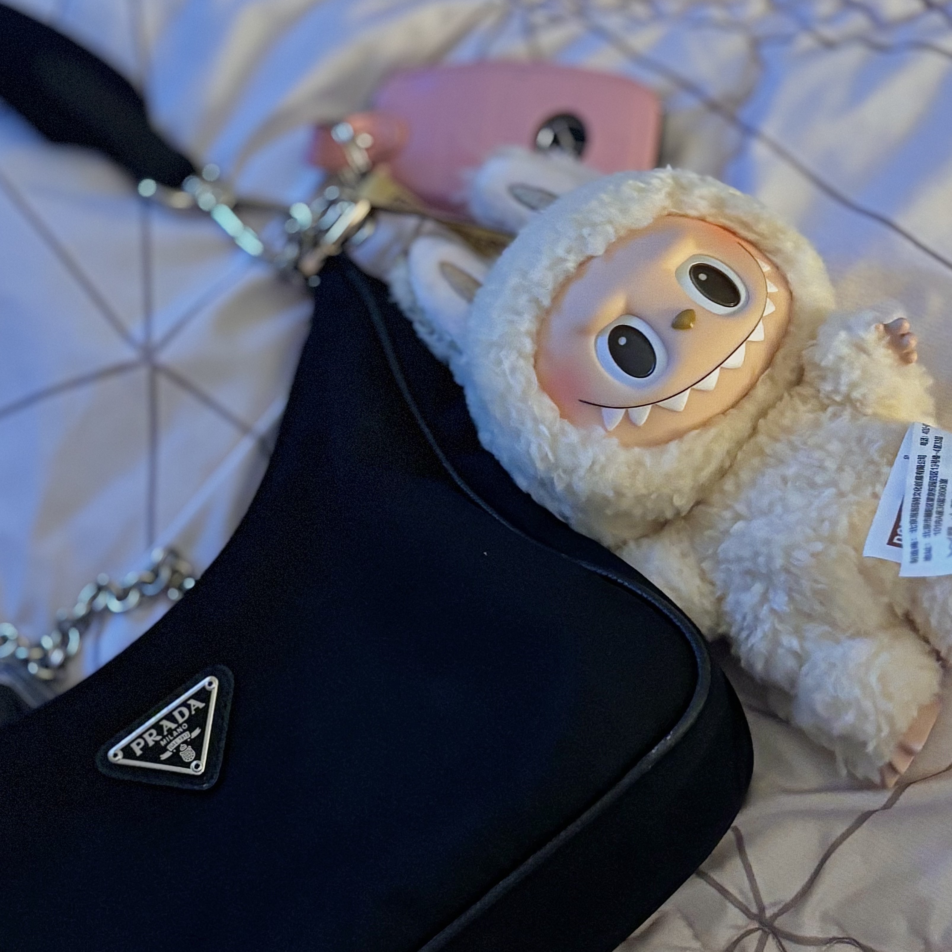 Pop Mart Labubu The Monsters Labubu Tasty Macarons Series Soymilk Keyring 착용 스타일