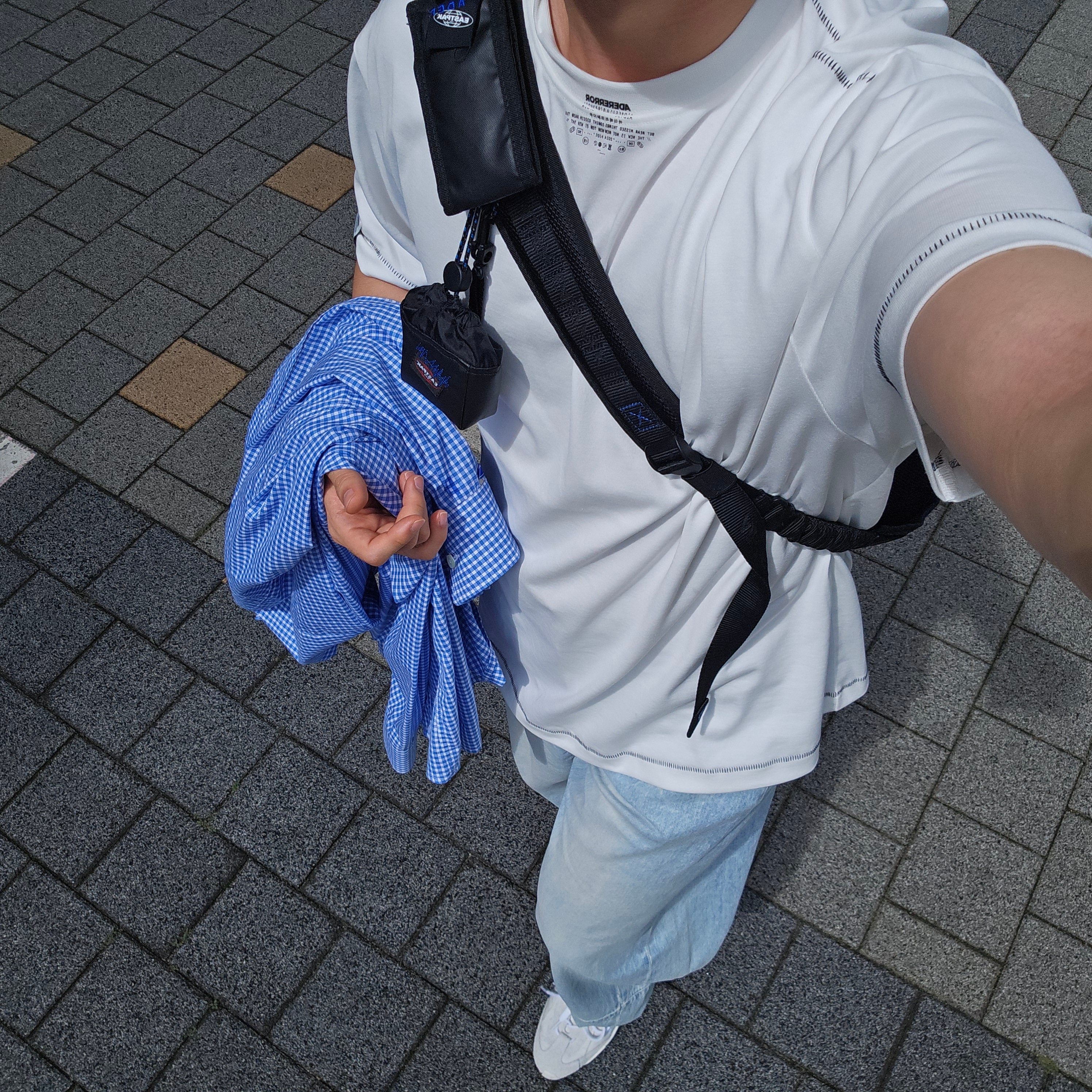 Ader Error x Eastpak Up-Down Sling Black, Ader Error Skid Off White 착용 스타일 - 2