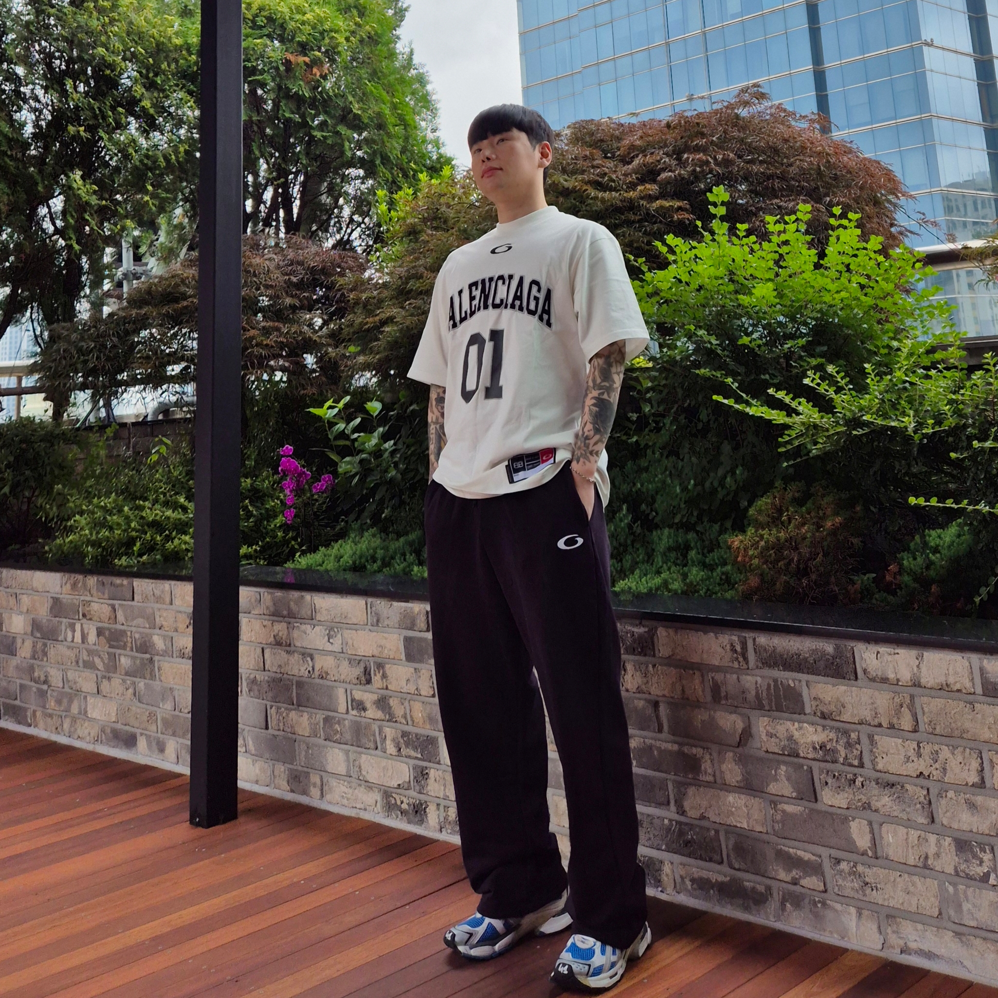 Balenciaga Basketball Series Baggy Sweatpants Black, Balenciaga Basketball Series Oversized T-Shirt Off White 착용 스타일