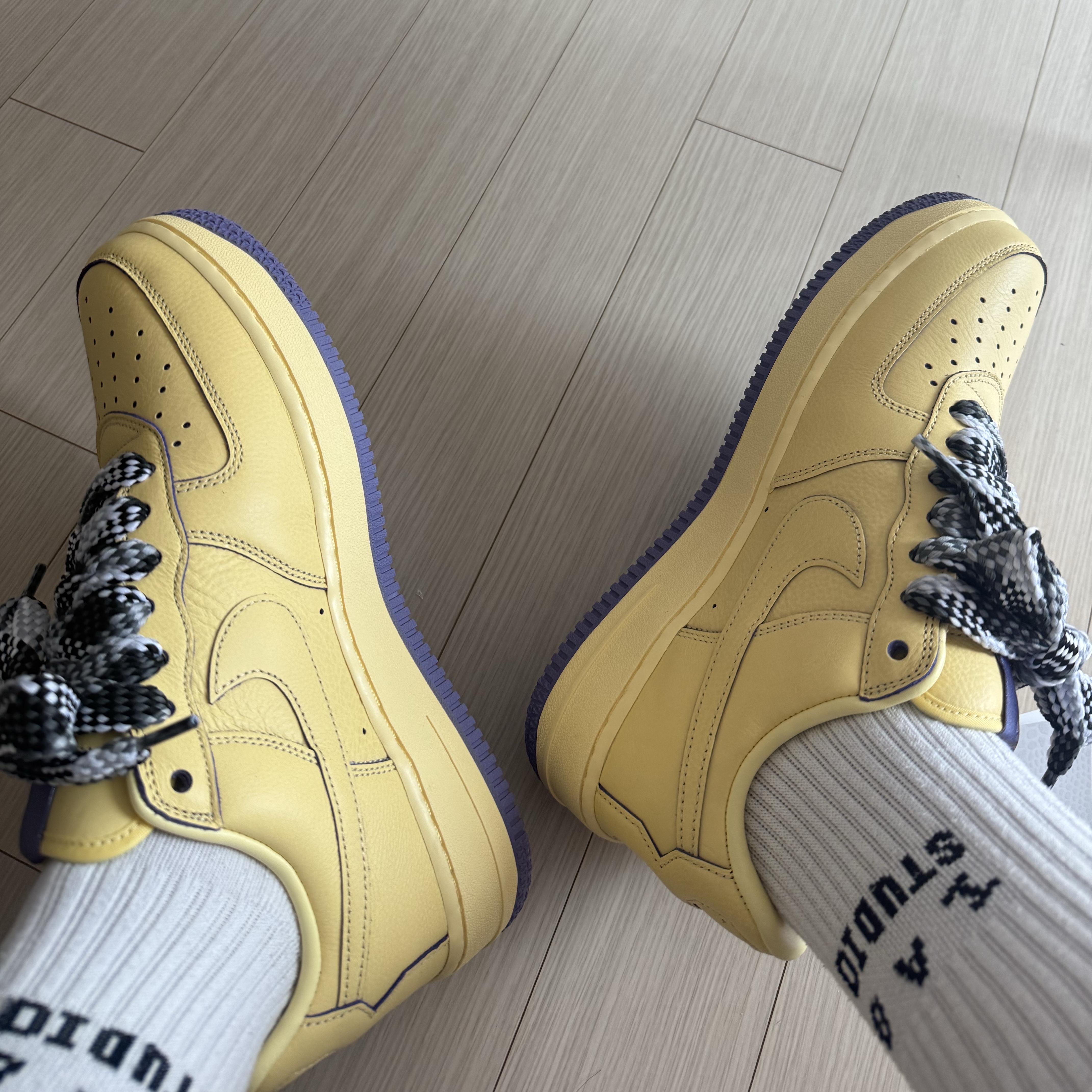 Nike Air Force 1 Low Protro Soft Yellow 착용 스타일