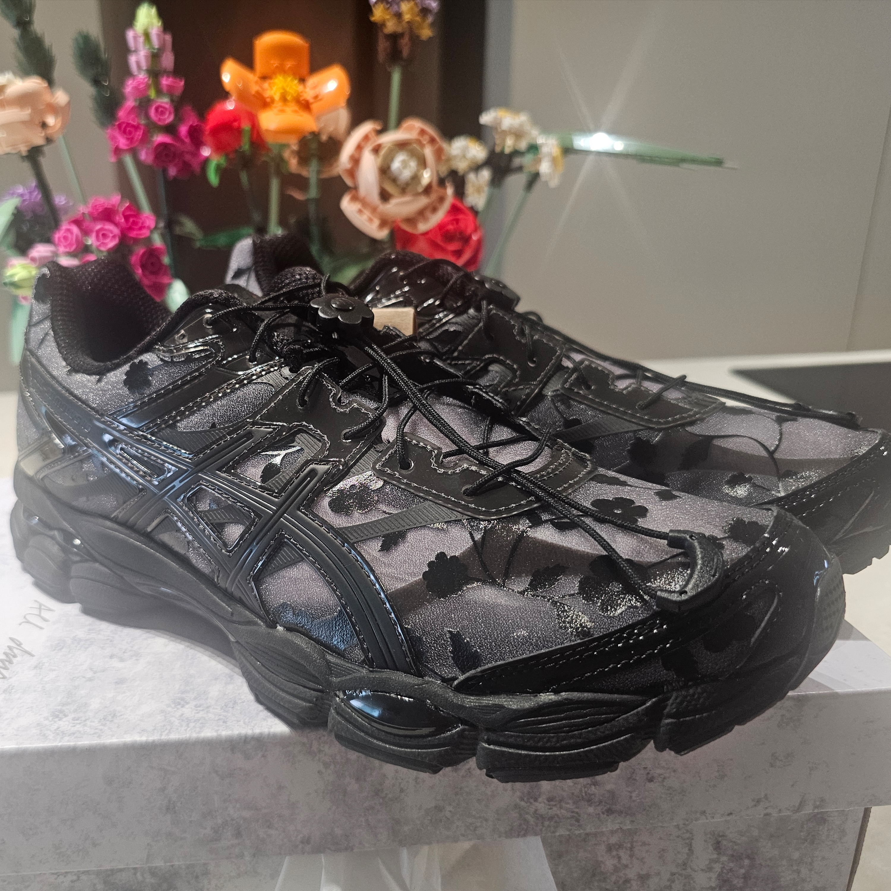 Asics x Cecilie Bahnsen Gel-Cumulus 16 Black 착용 스타일 - 1