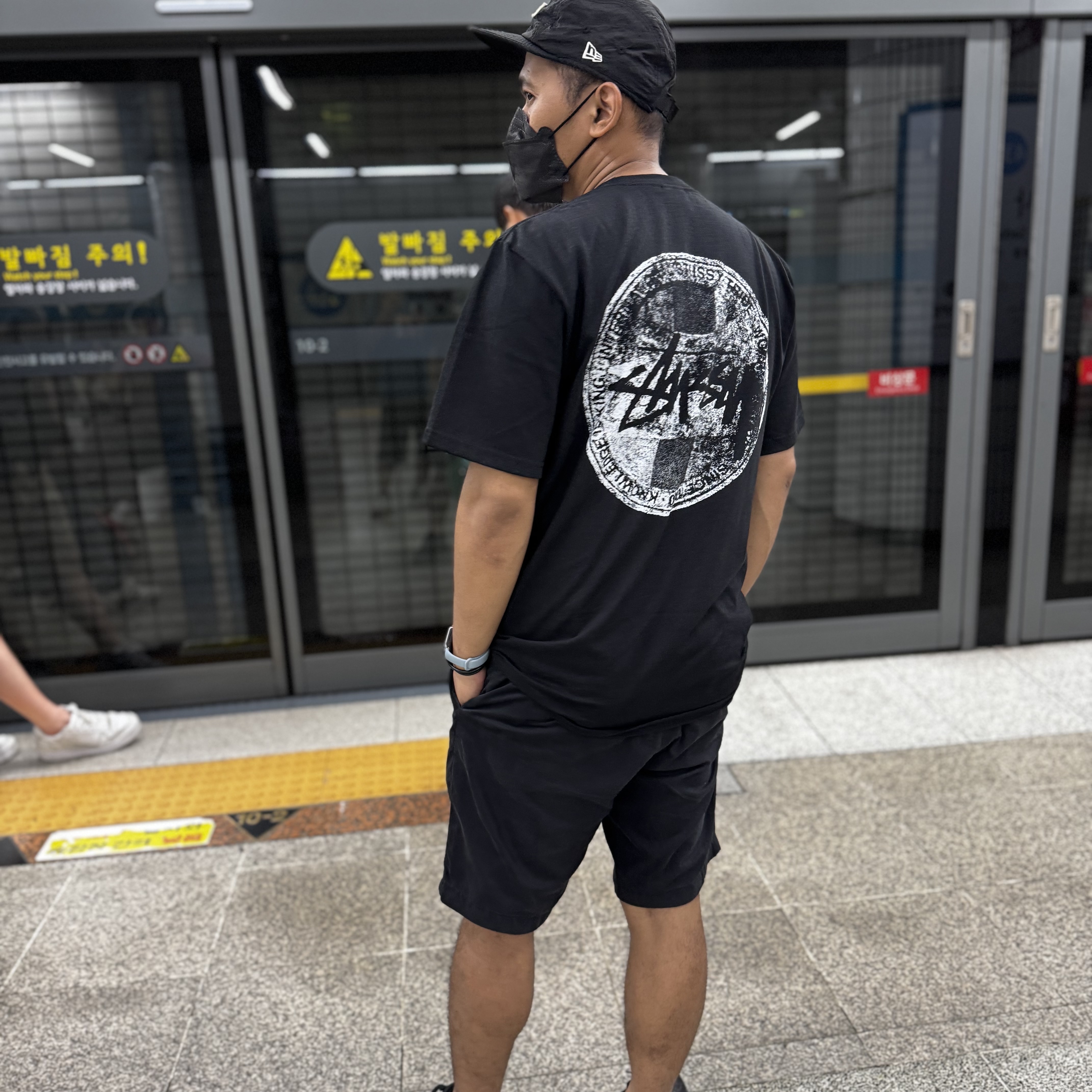 Stussy Dot Stamp T-Shirt Black 착용 스타일