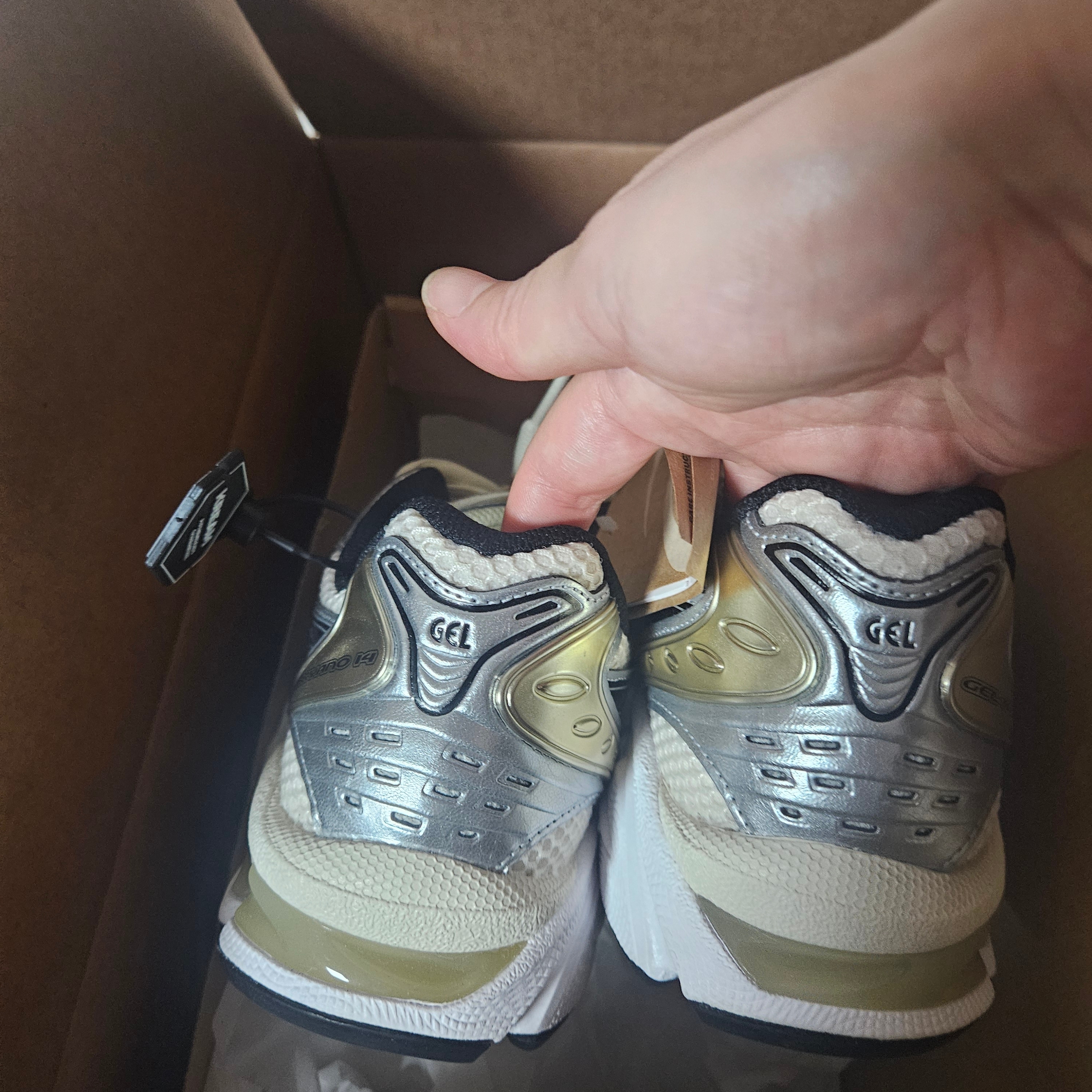 Asics Gel-Kayano 14 Birch Pure Silver 착용 스타일 - 3