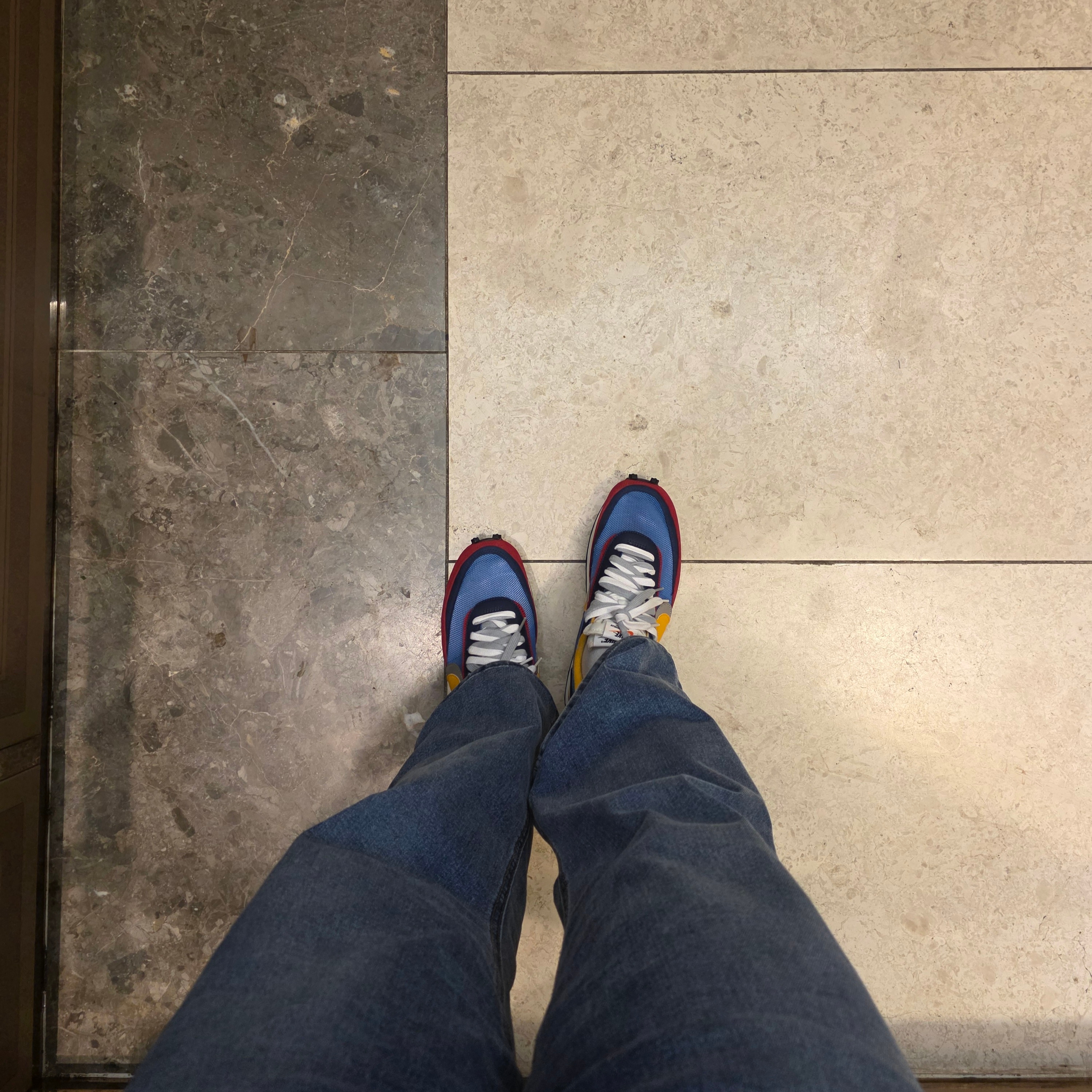 Nike x Sacai LDWaffle Blue Multi 착용 스타일 - 1
