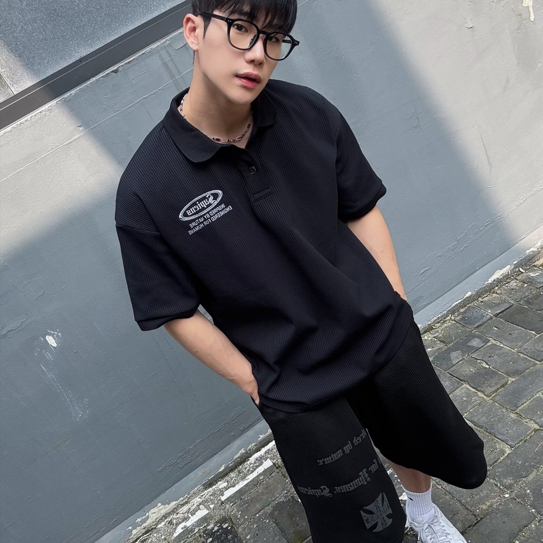 Sapiens Waffle Over Fit Polo Shirt Black, [KREAM 단독][예약 배송]  Sapiens Engineered Waffle Over Fit Shorts Black 착용 스타일 - 1