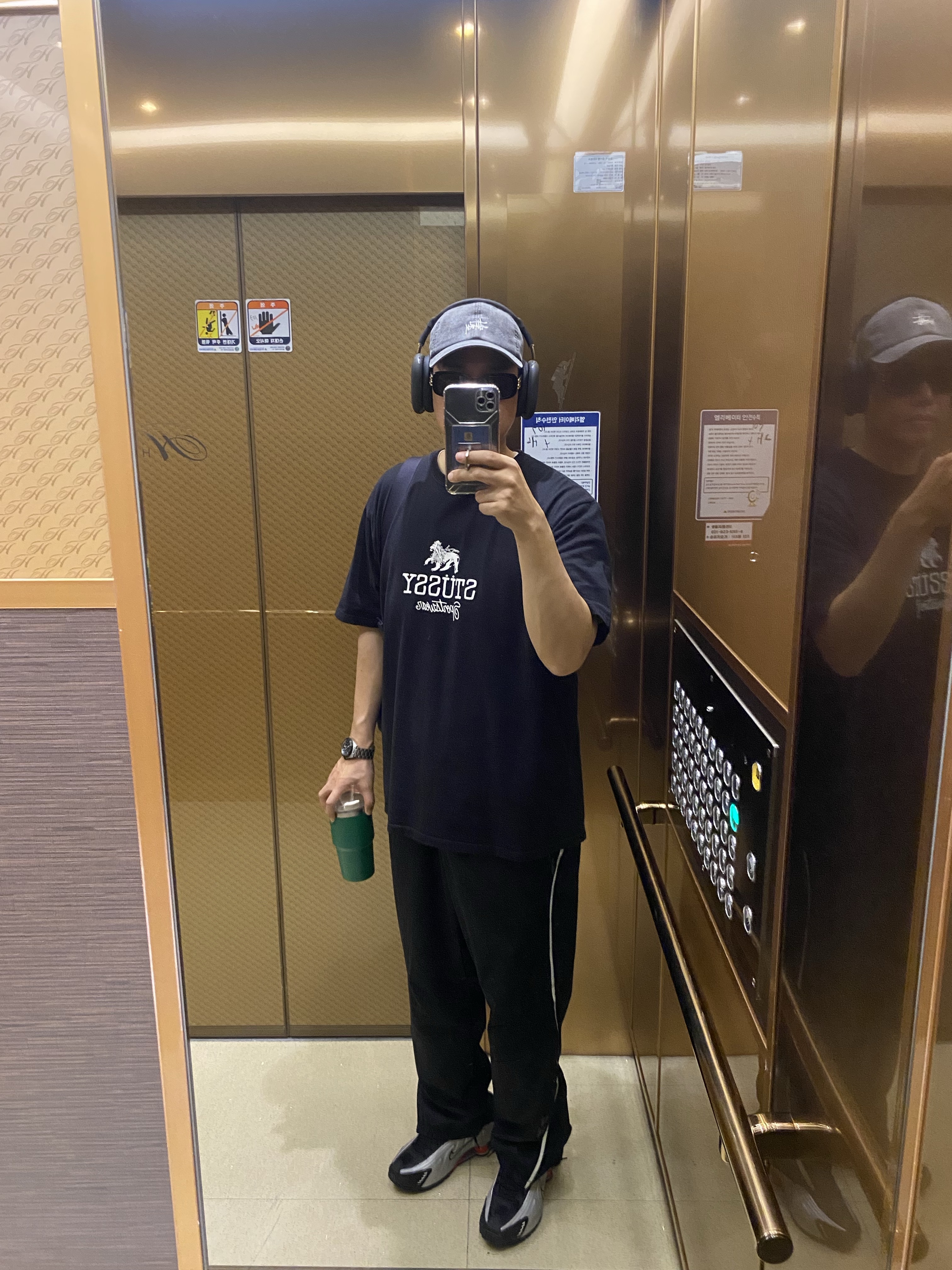Apple AirPods Max USB C Midnight (Korean Ver.), Stussy Washed Basic Low Pro Cap Charcoal 착용 스타일