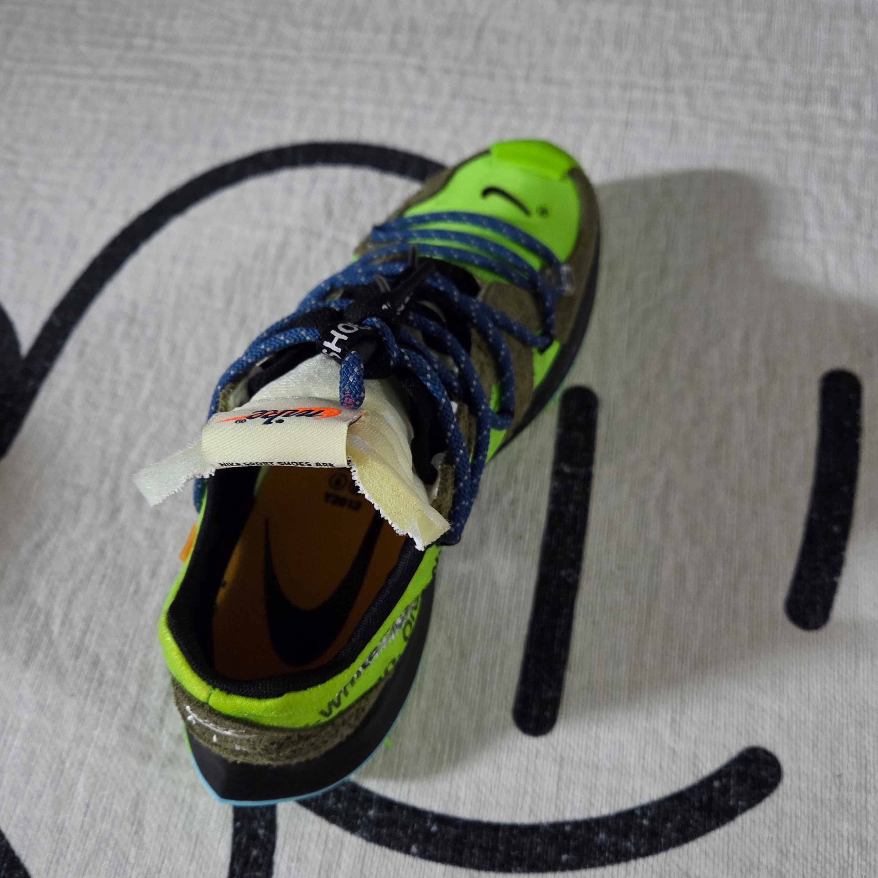 (W) Nike x Off-White Zoom Terra Kiger 5 Electric Green 착용 스타일 - 2