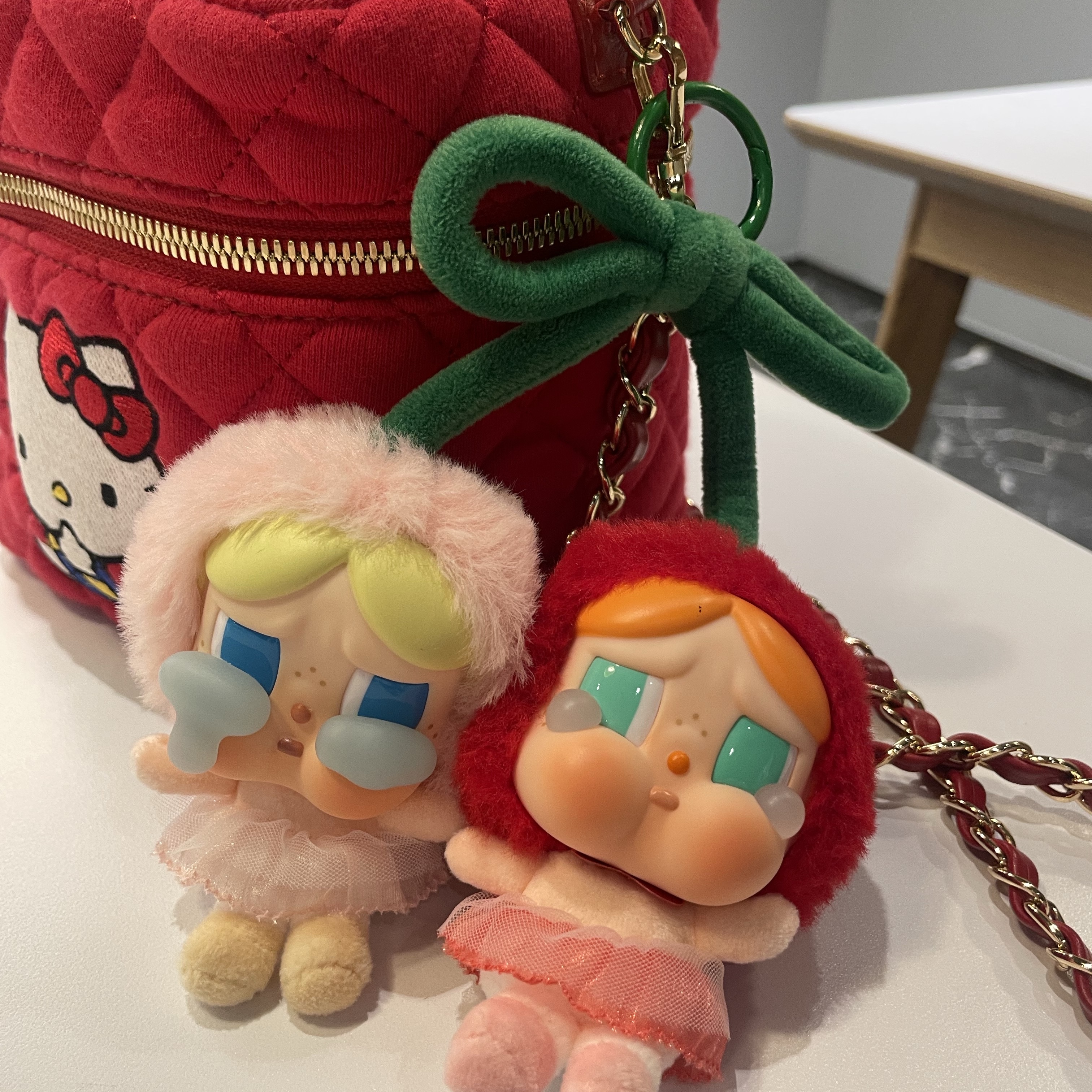 Pop Mart Crybaby Crying For Love Series Vinyl Plush 착용 스타일 - 2