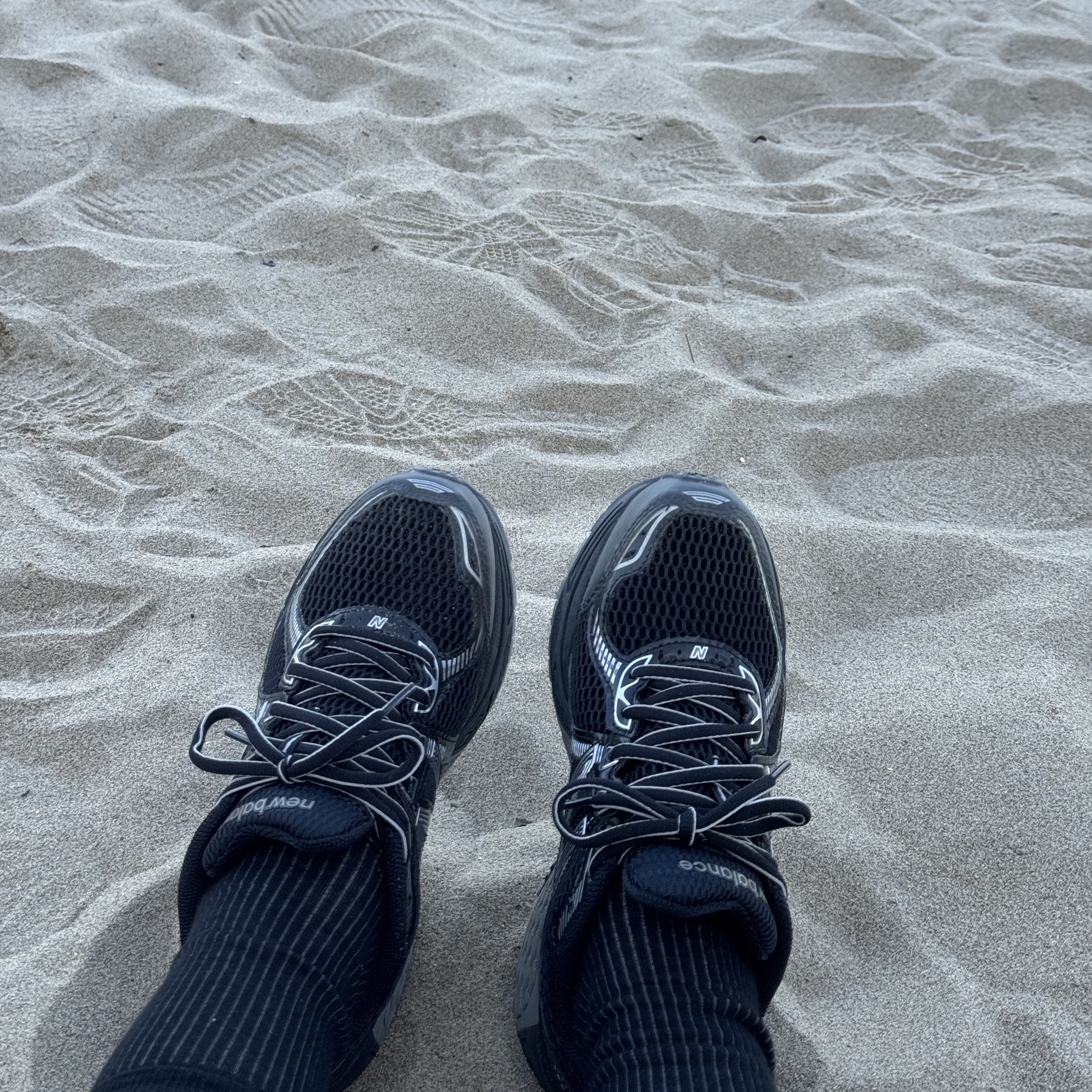 New Balance 860v2 Black Grey 착용 스타일