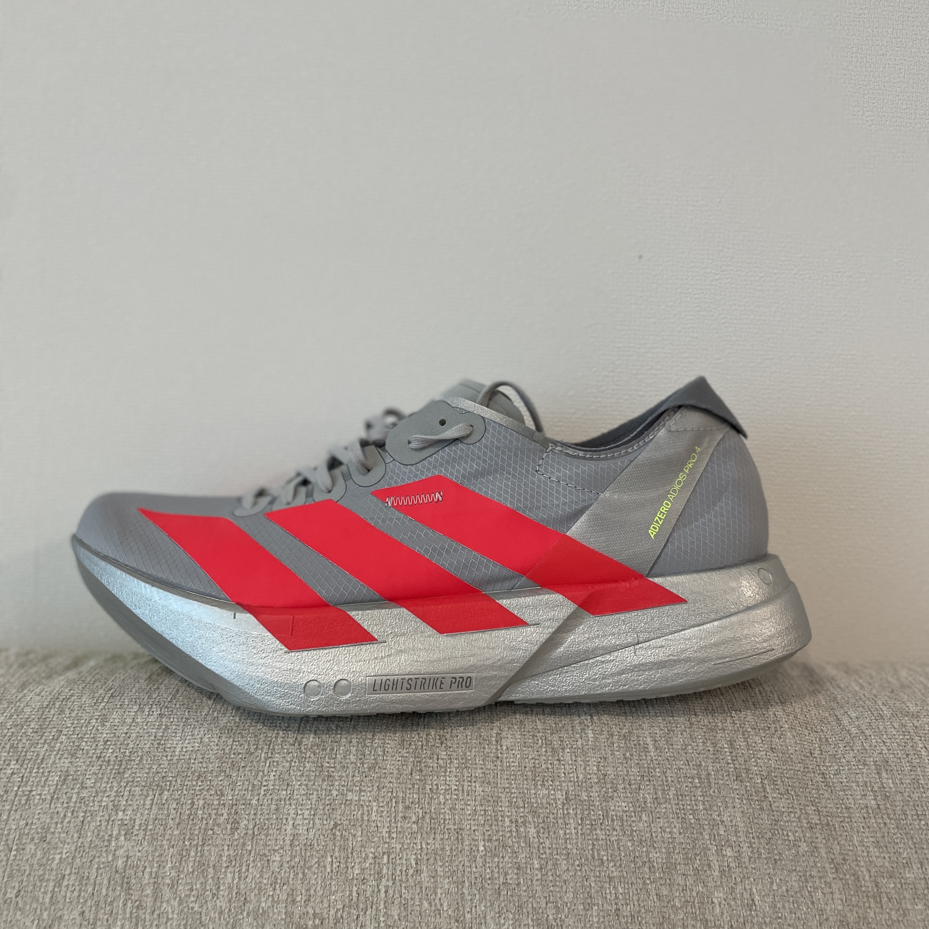 Adidas Adizero Adios Pro 4 Silver Metallic Lucid Red 착용 스타일