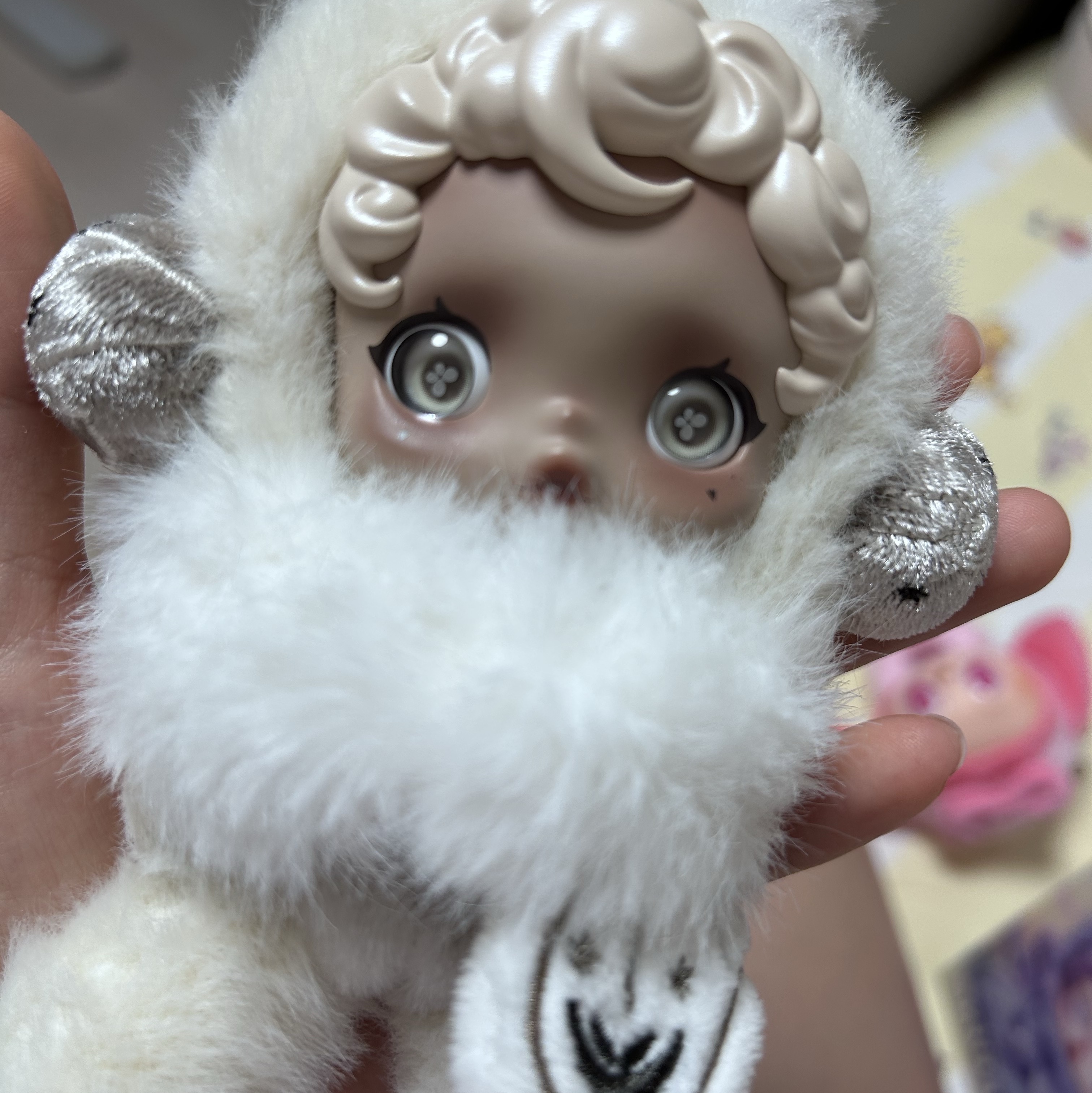 Pop Mart Skullpanda L’Impressionnisme Series Plush Doll Mist (Opened Case) 착용 스타일