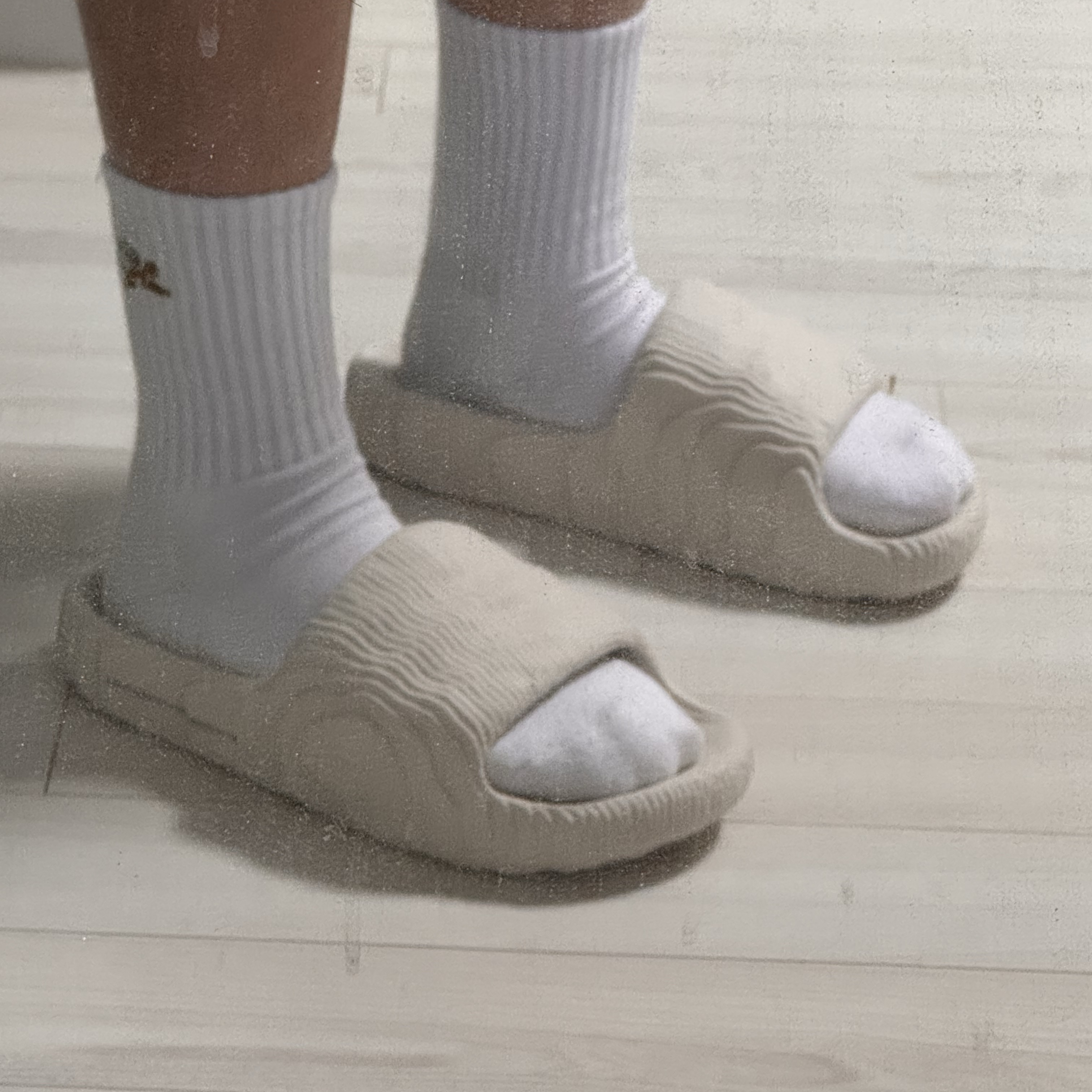 Adidas Adilette 22 Aluminium 착용 스타일 - 2