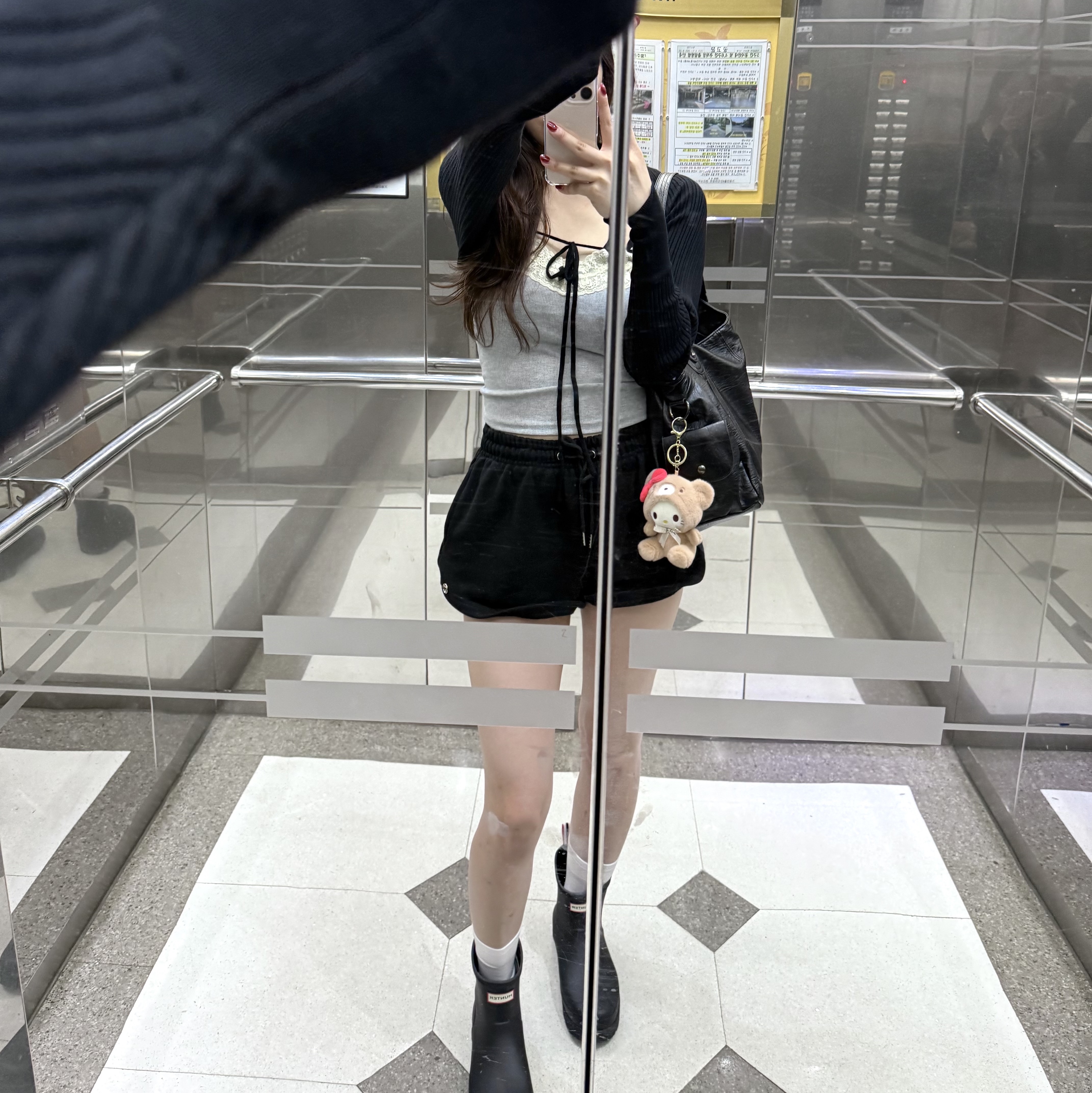 (W) Hunter Play Short Rain Boots Black 착용 스타일