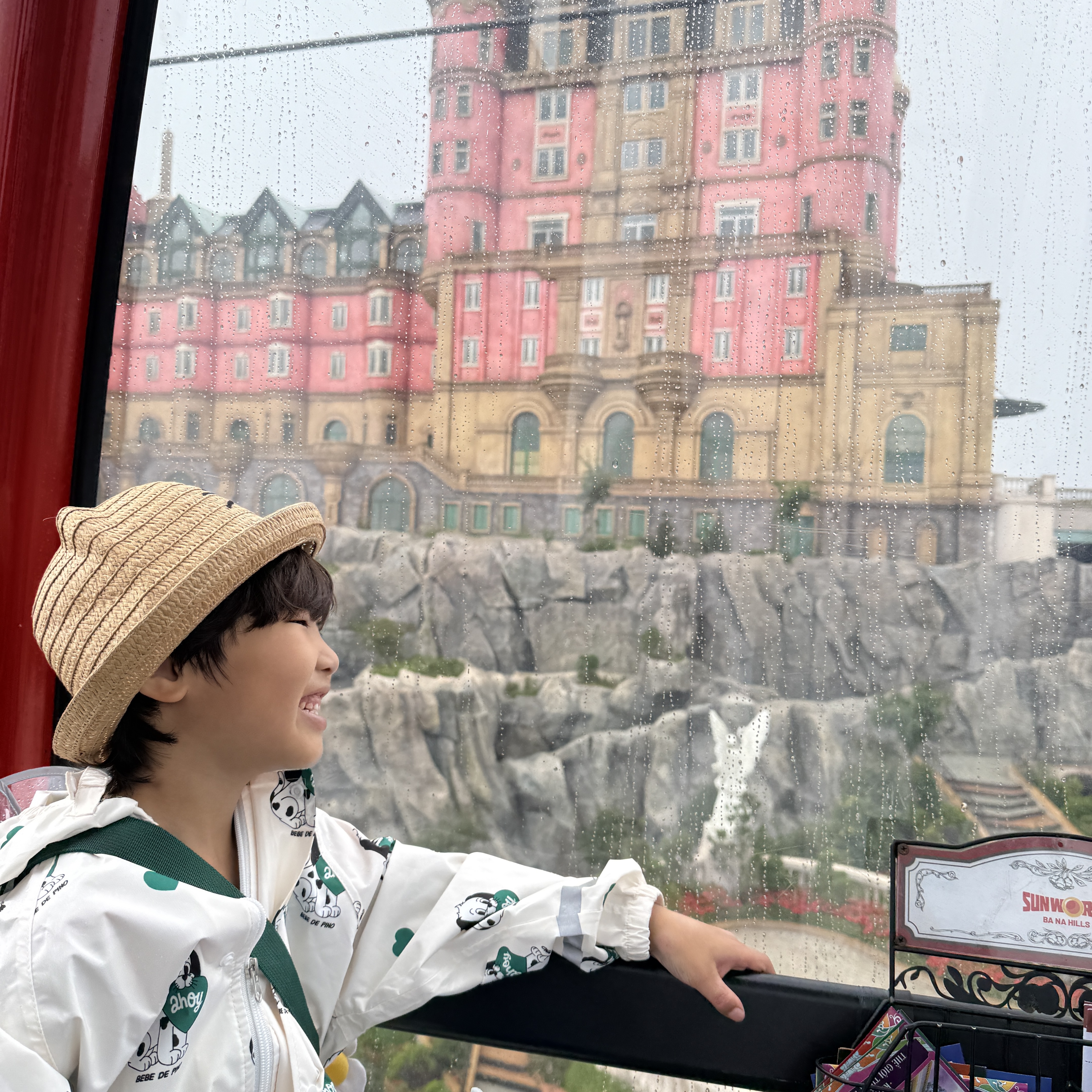 Starbucks x Bebe De Pino Raincoat M White 착용 스타일 - 1