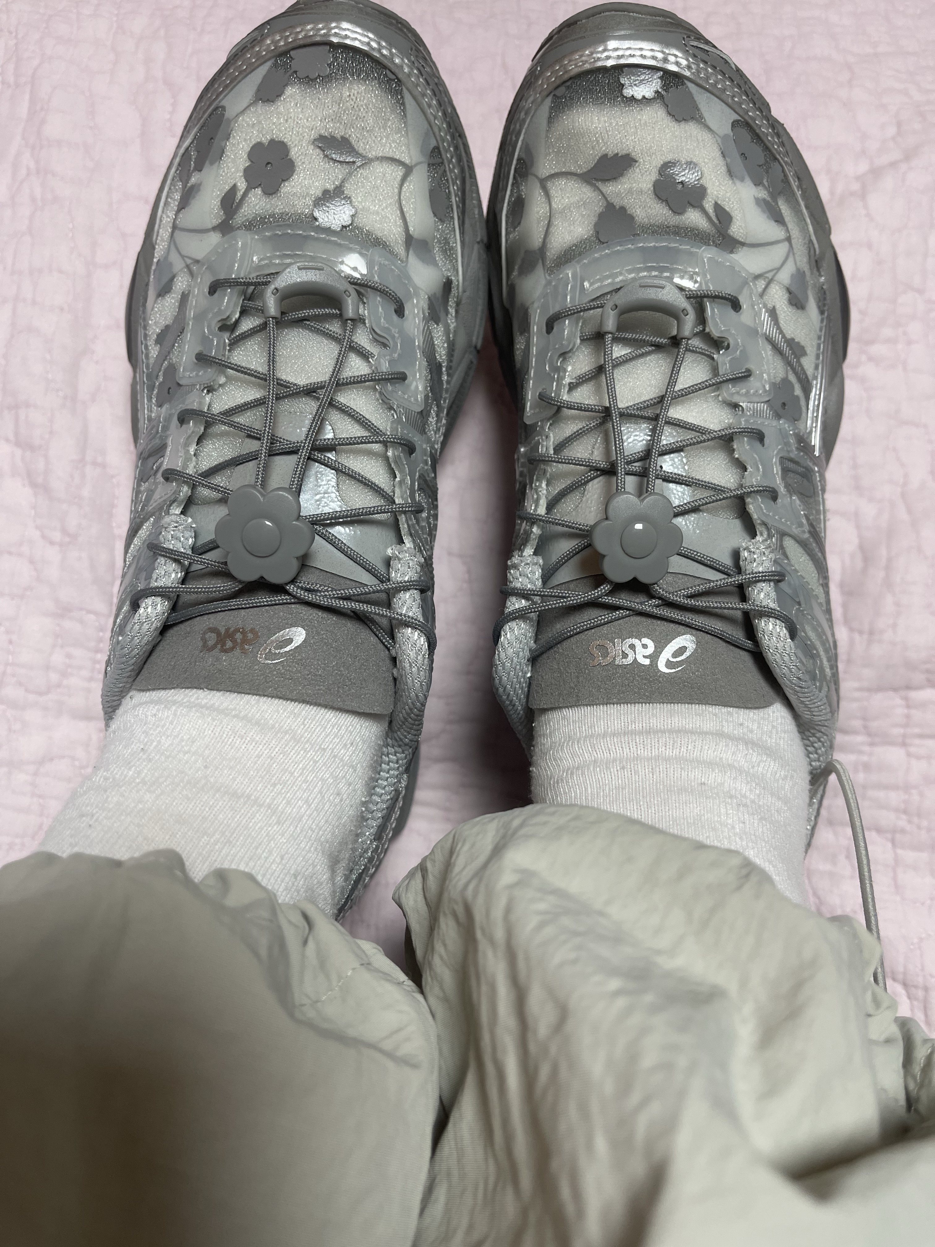 Asics x Cecilie Bahnsen Gel-Cumulus 16 Gray 착용 스타일 - 3